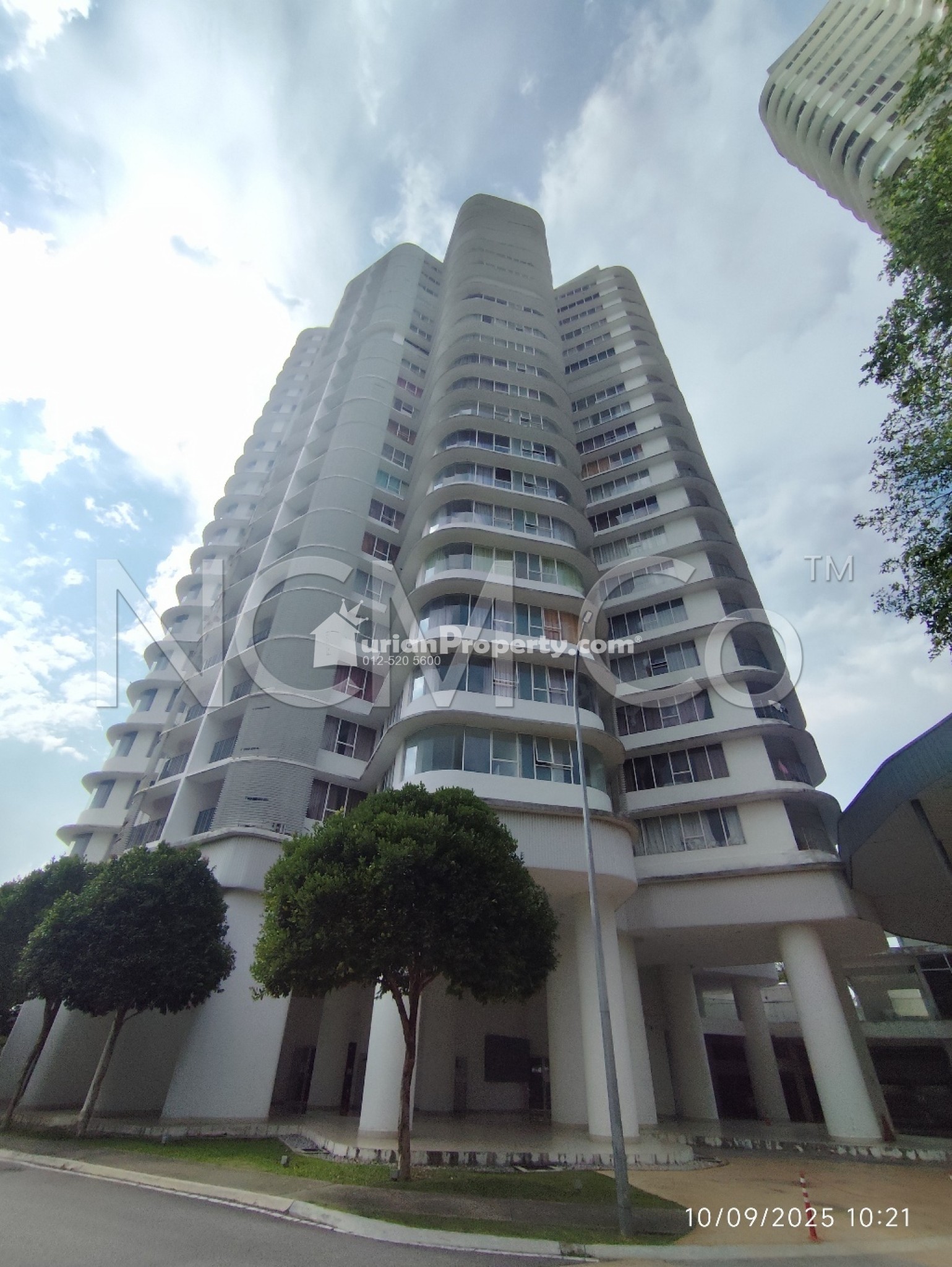 Condo For Auction at Green Beverly Hills