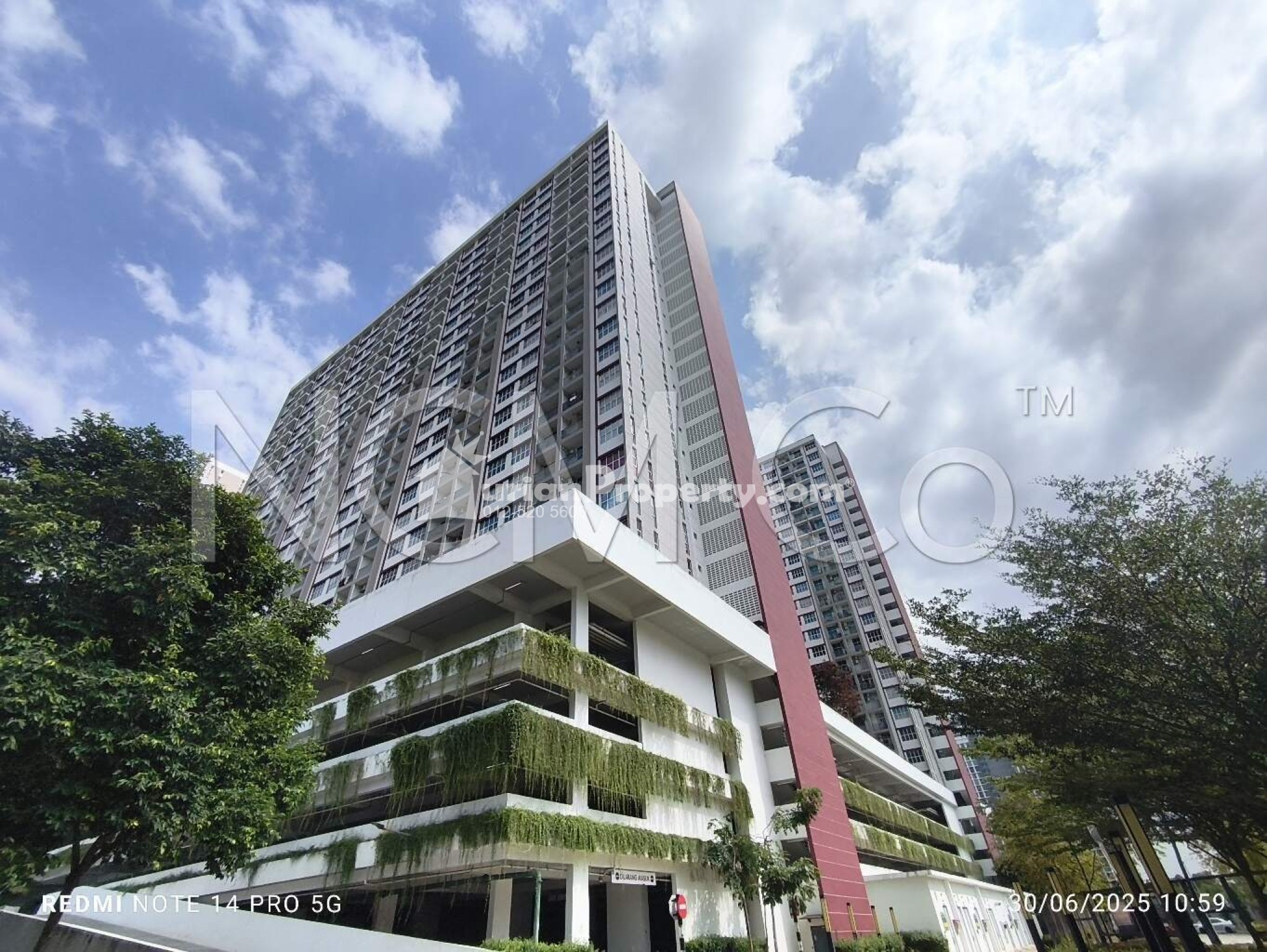 Apartment For Auction at Lakefront Homes