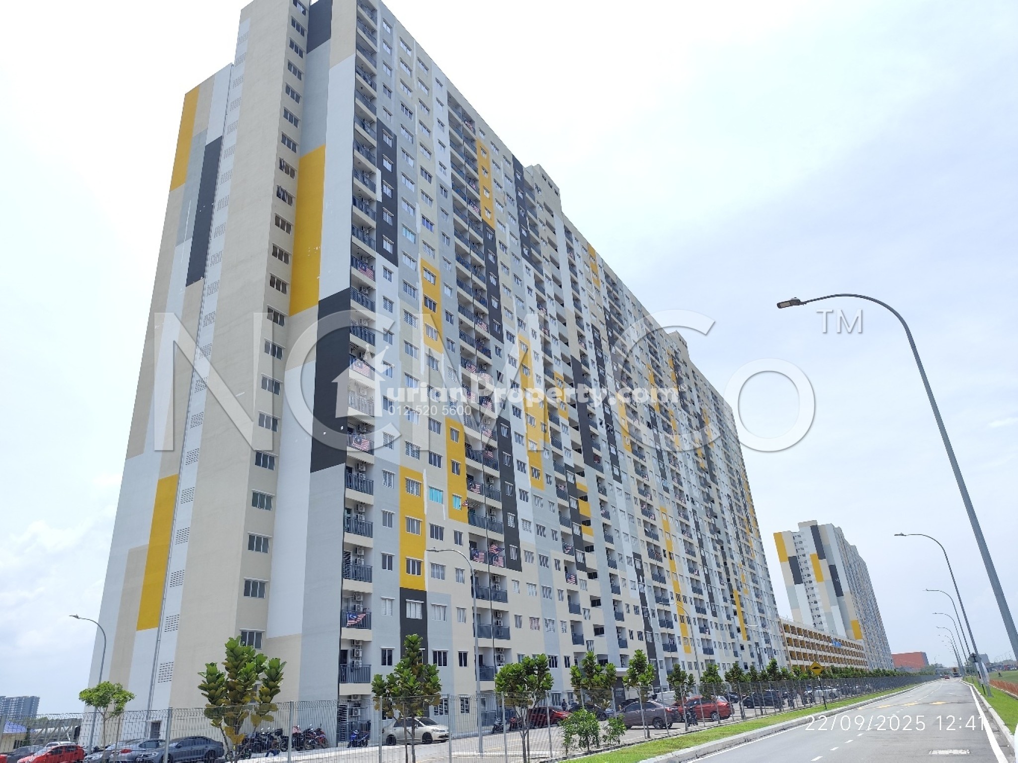 Apartment For Auction at Idaman BSP Apartment