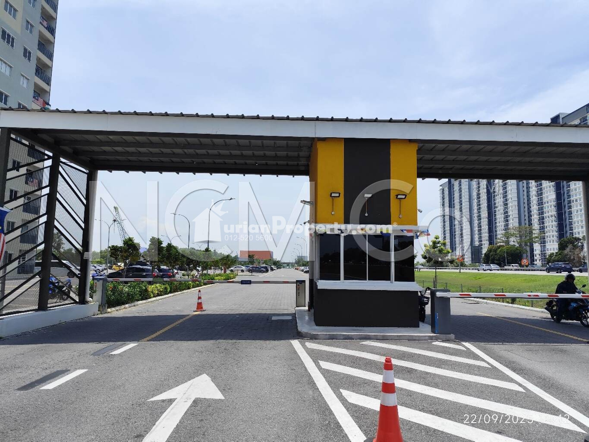 Apartment For Auction at Idaman BSP Apartment