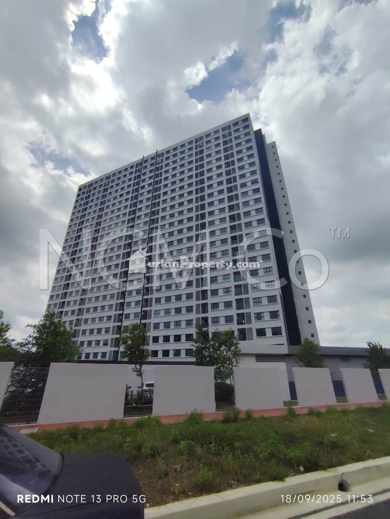 Condo For Auction at Armani Residence Sg Long