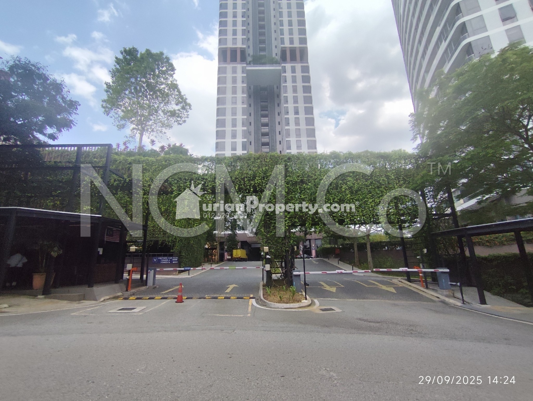 Apartment For Auction at The Veo
