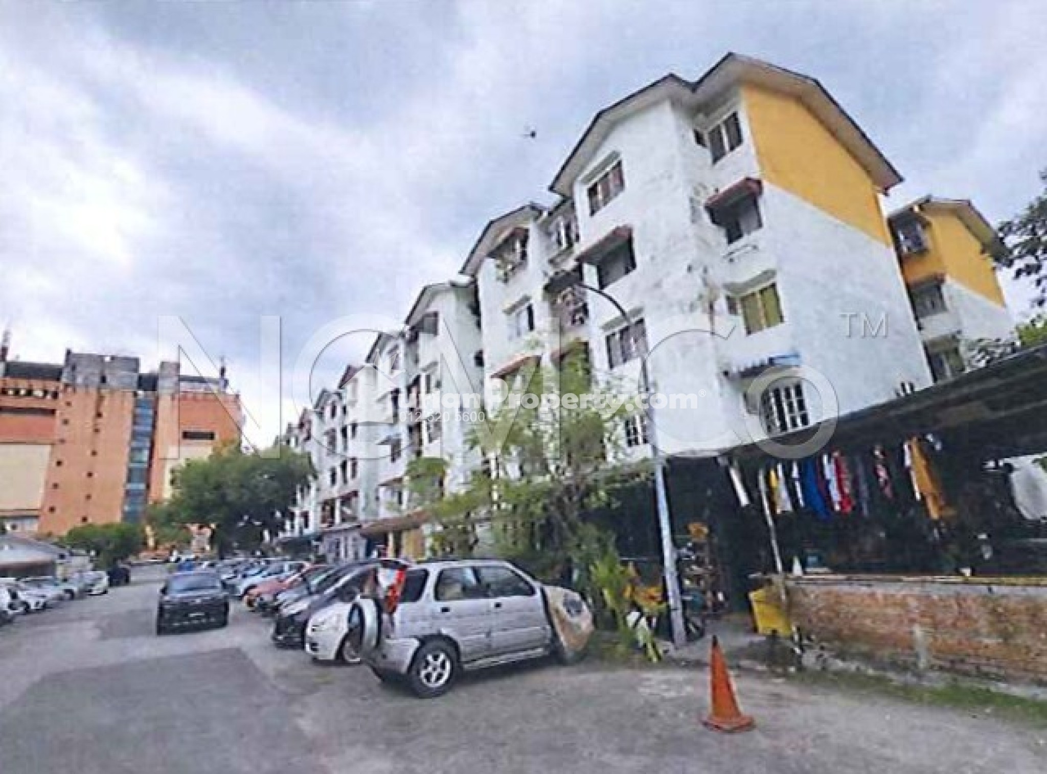 Apartment For Auction at Taman Dagang