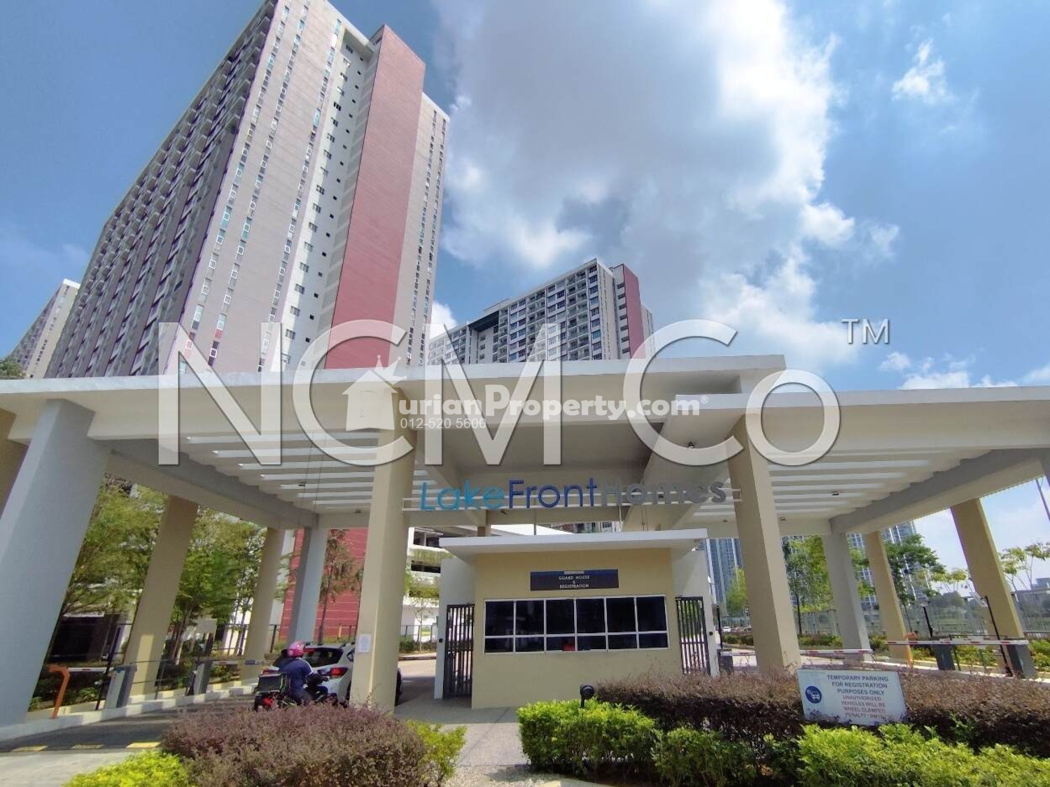 Apartment For Auction at Lakefront Residence