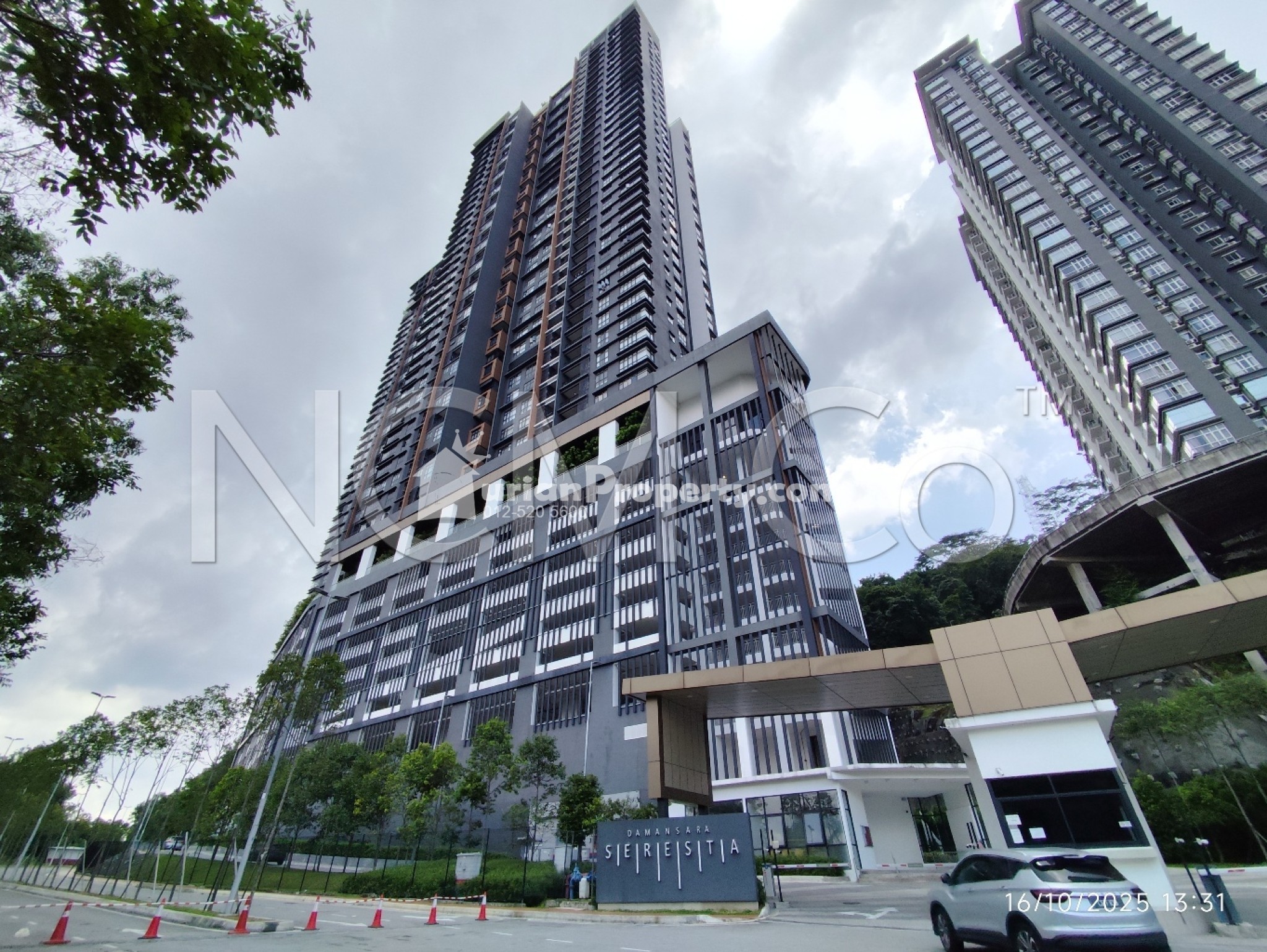 Condo For Auction at Damansara Seresta