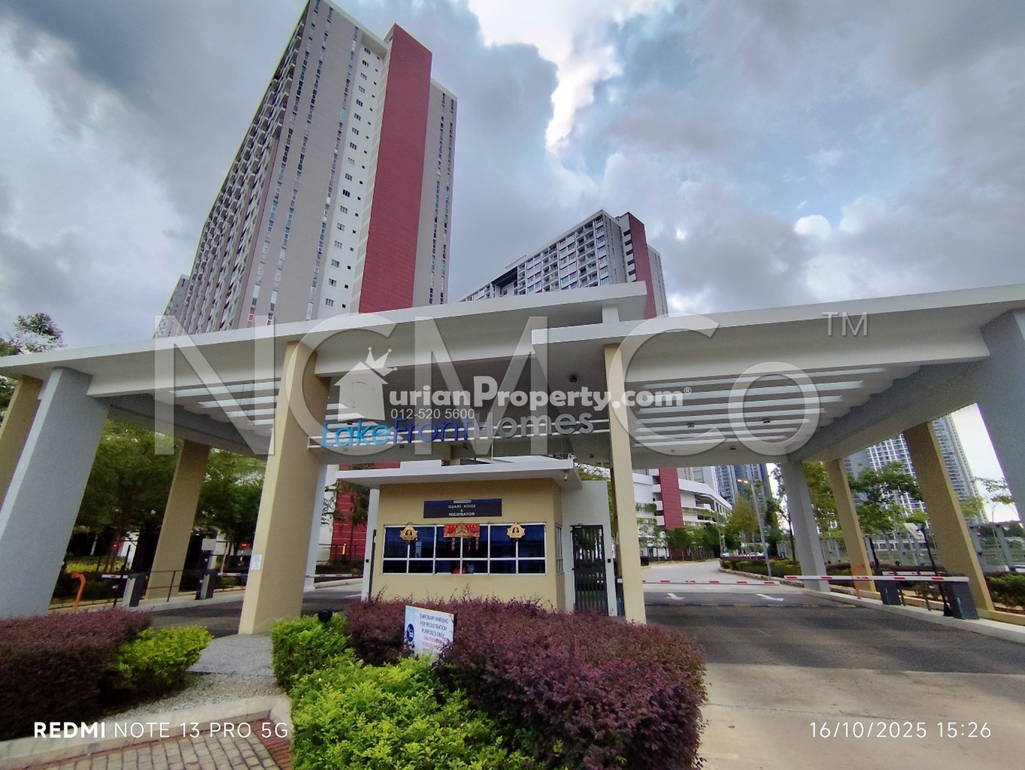 Apartment For Auction at Lakefront Residence