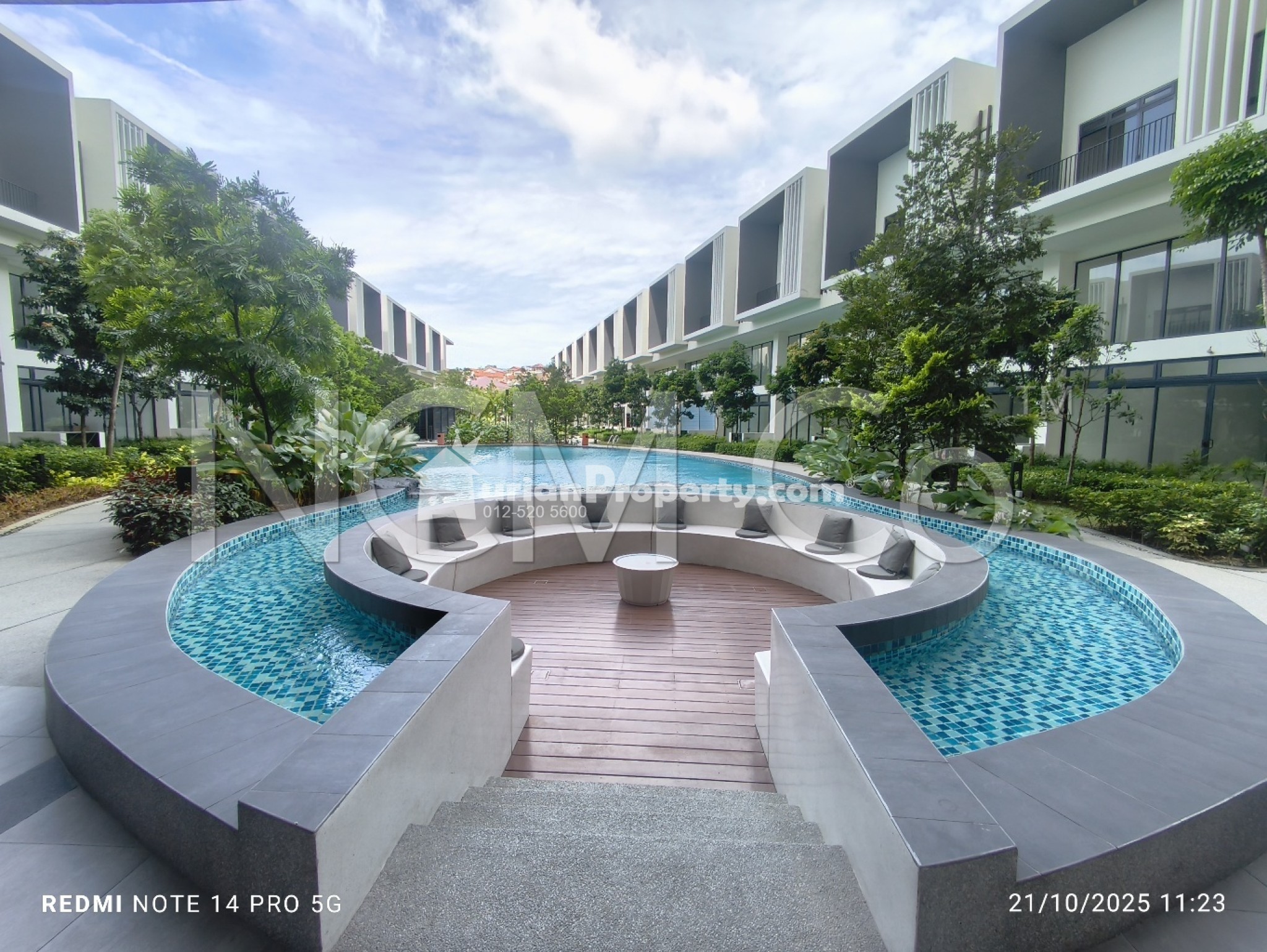 Condo For Auction at Alstonia