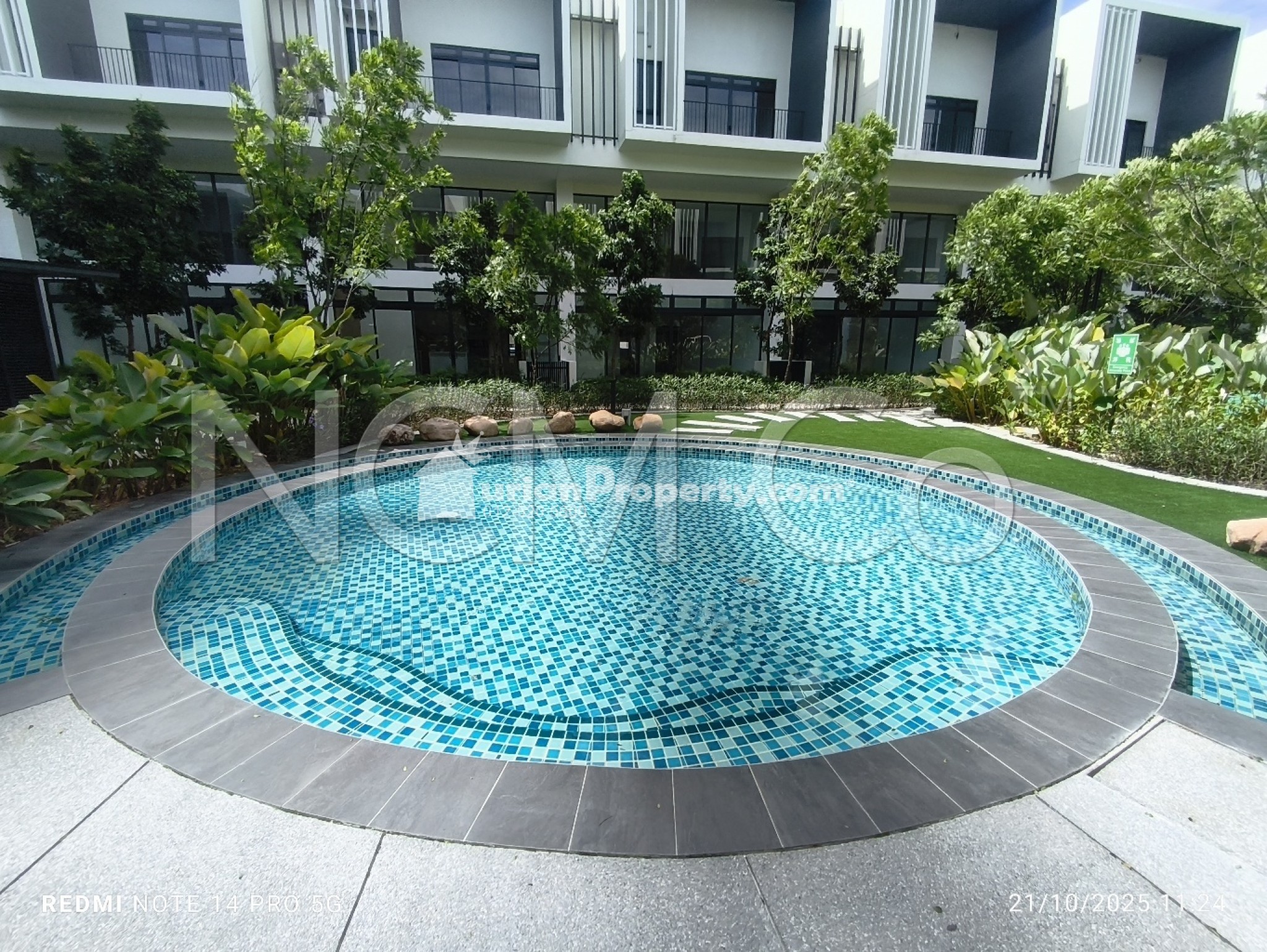 Condo For Auction at Alstonia