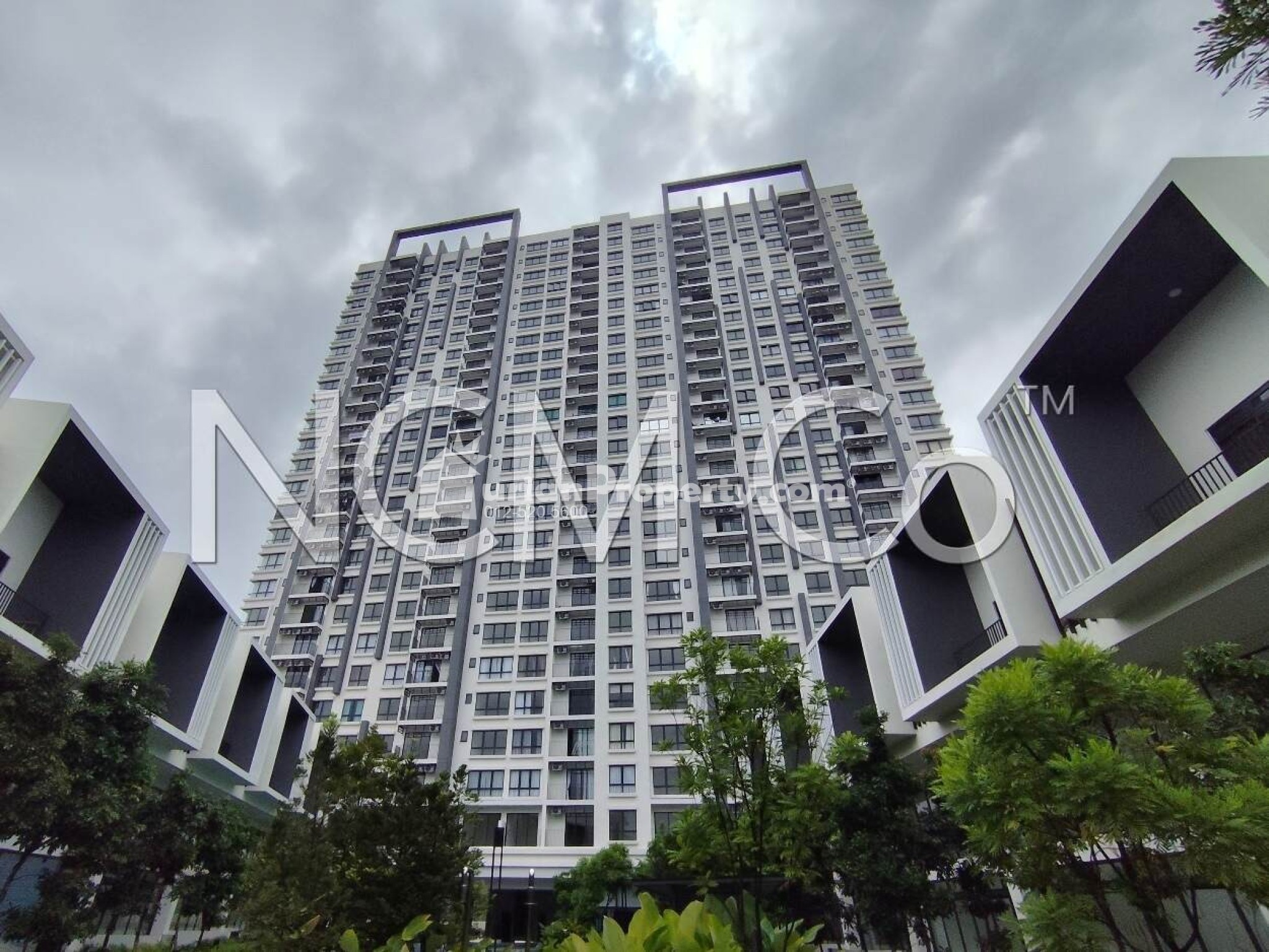 Condo For Auction at Alstonia
