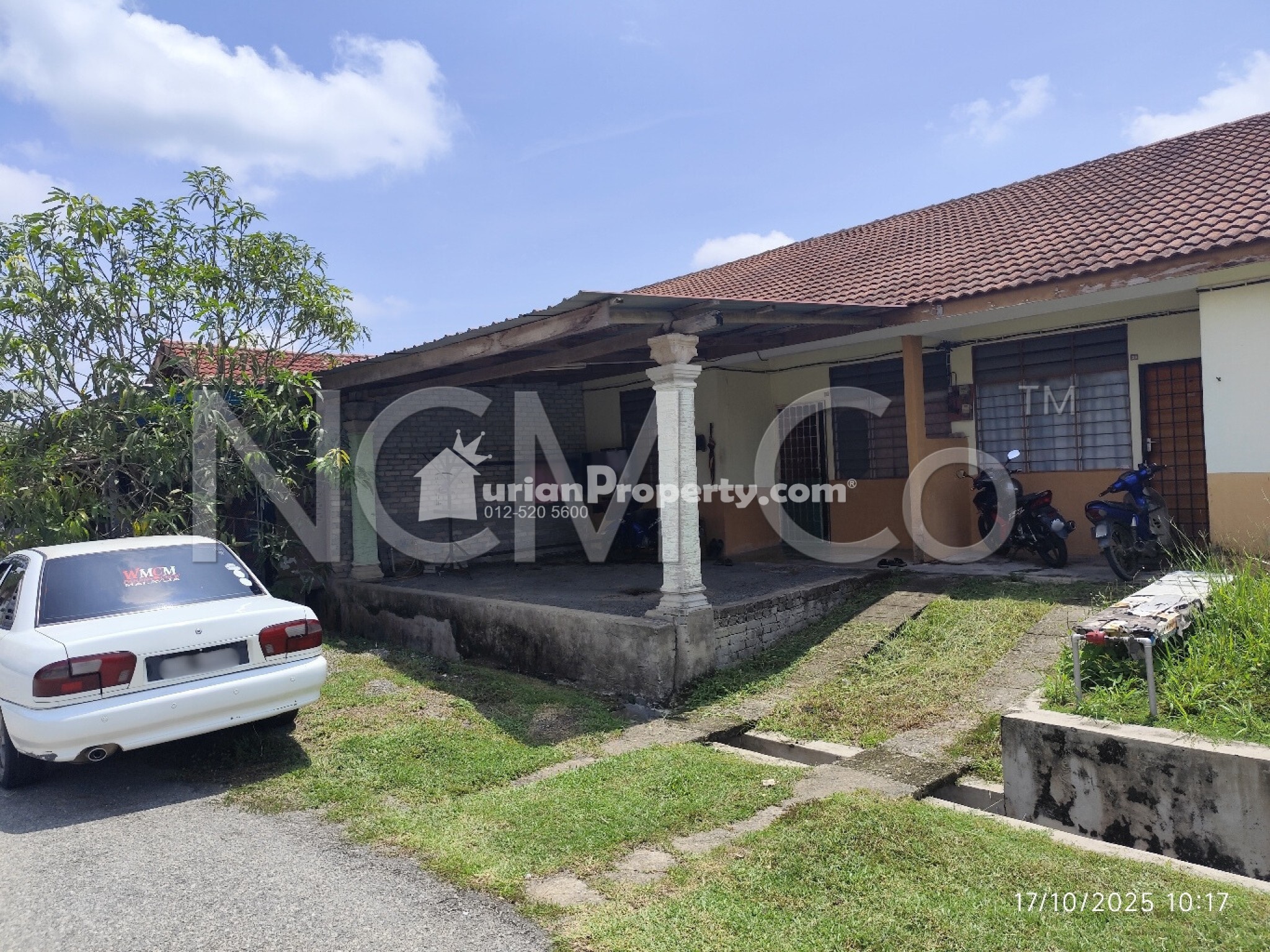 Terrace House For Auction at Lanchang