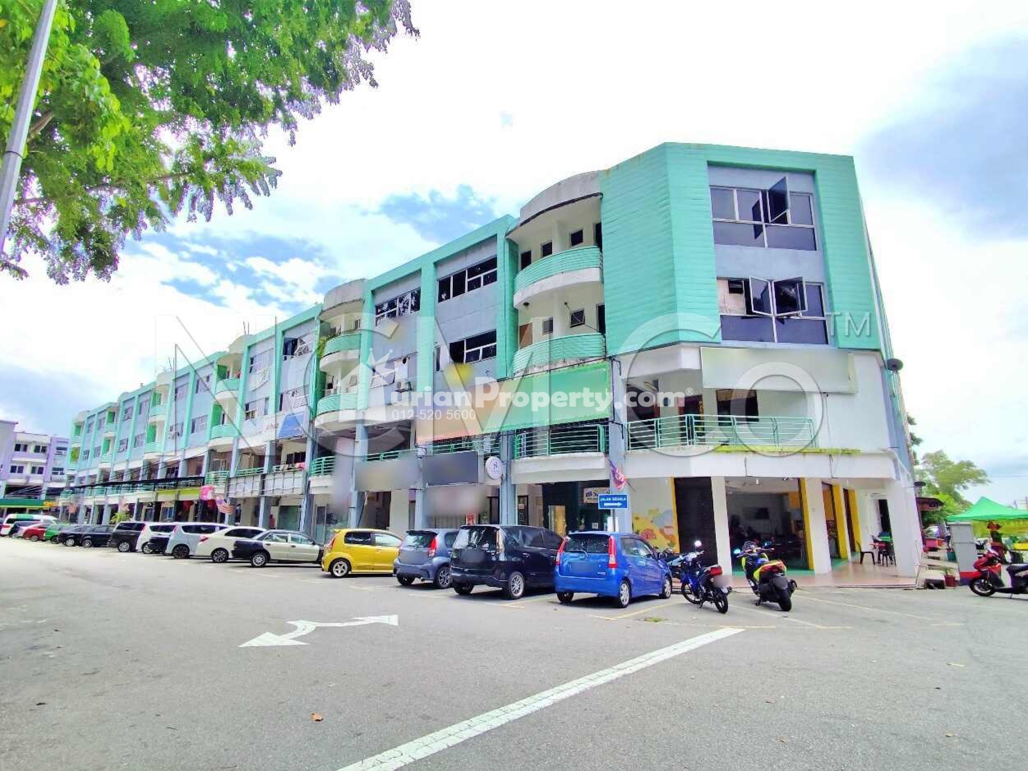 Shop For Auction at Bandar Country Homes