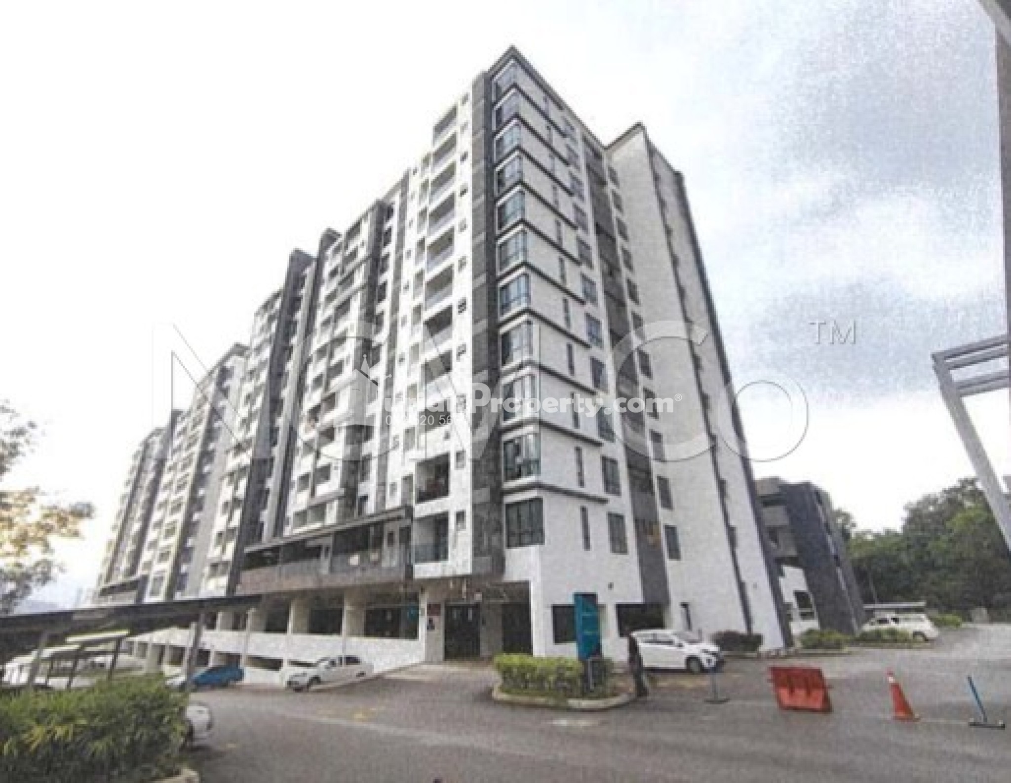 Condo For Auction at Emerald Residence