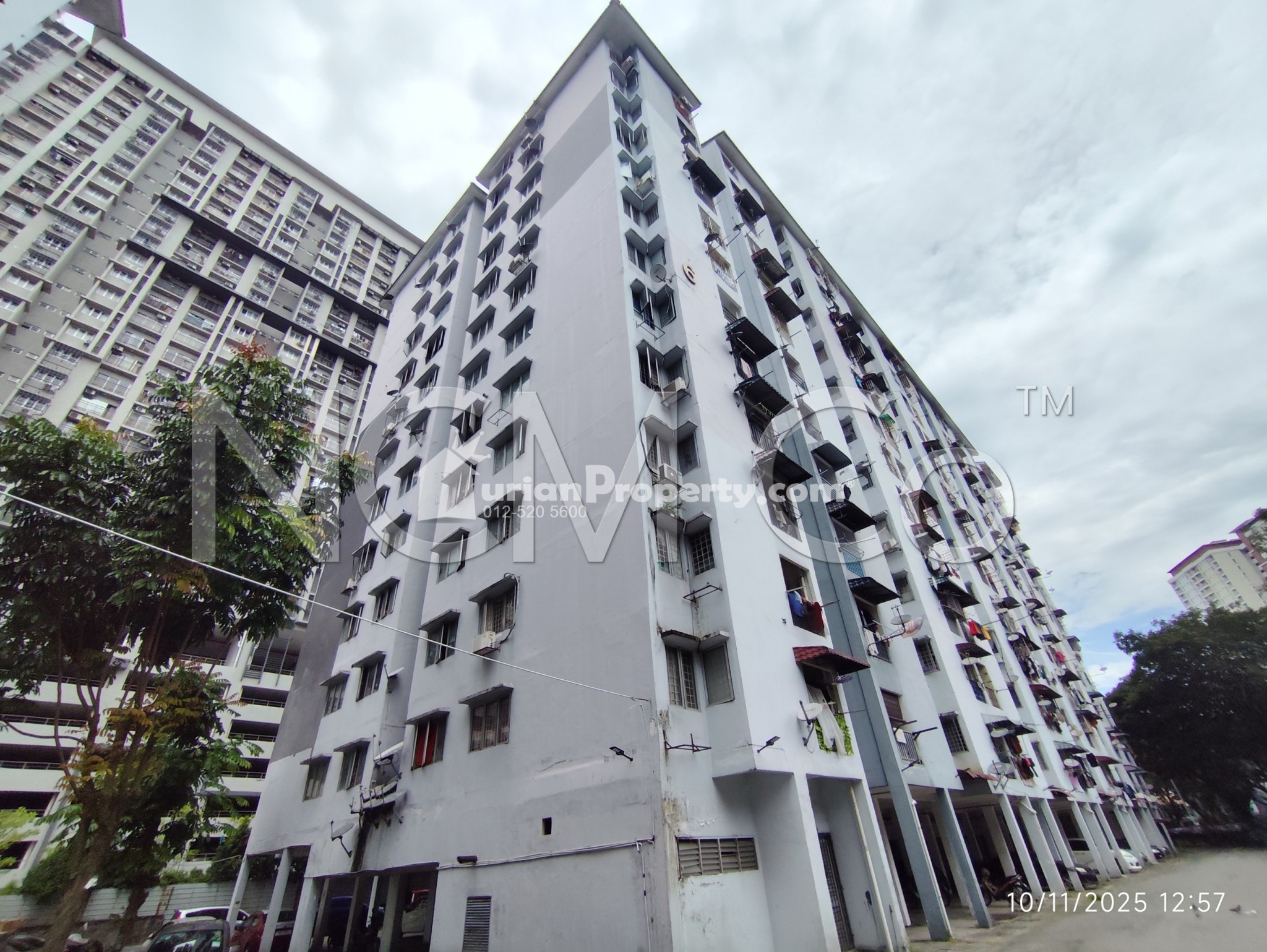 Apartment For Auction at Teratai Mewah Condominium