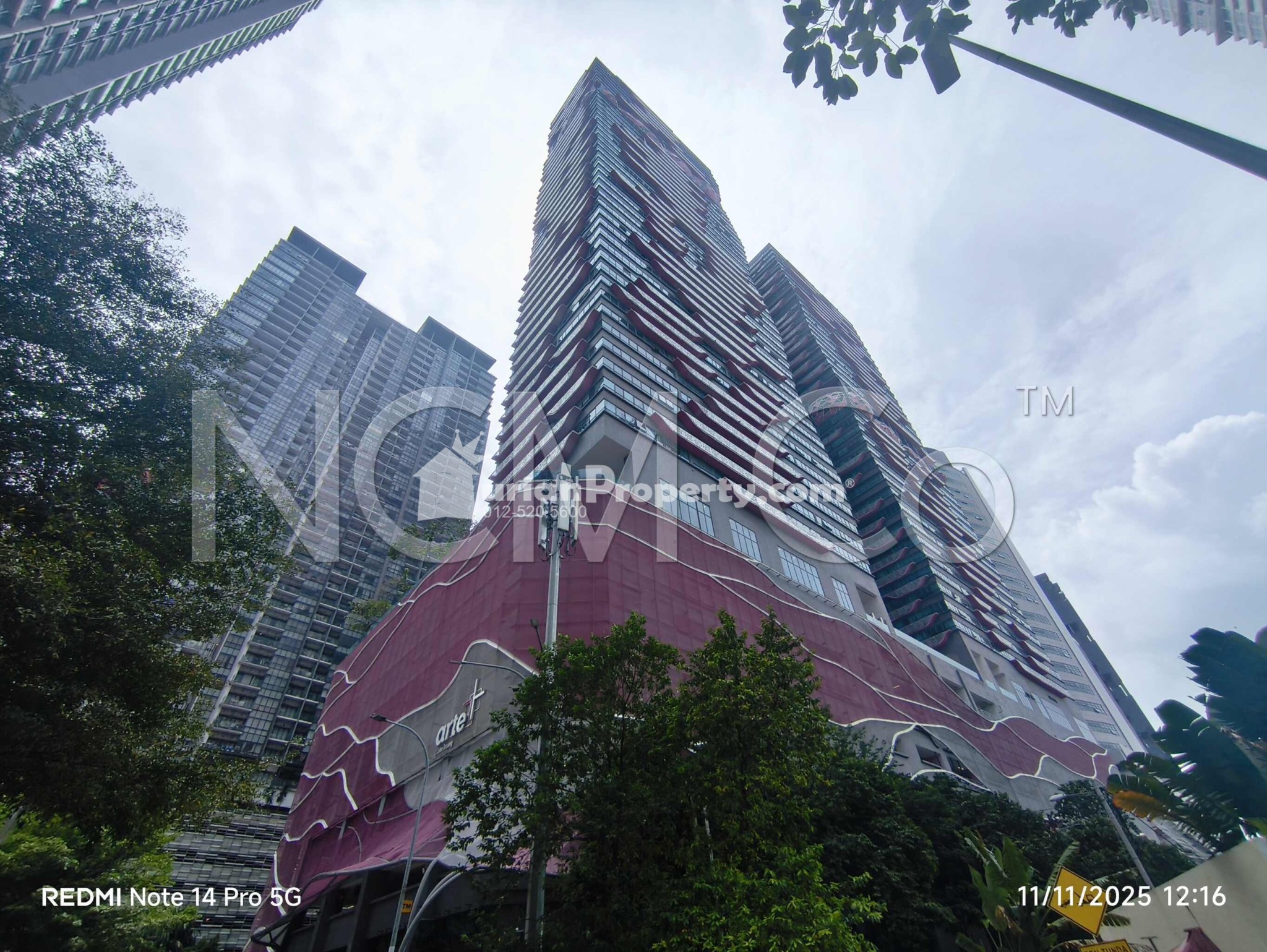 Office For Auction at Arte Plus