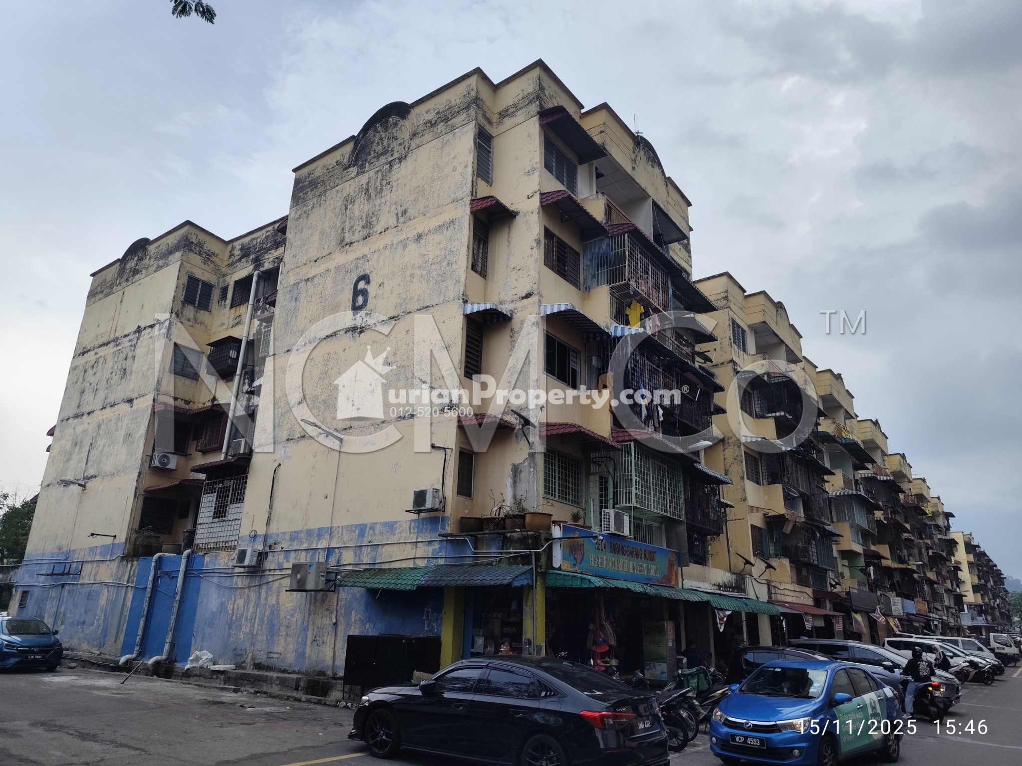 Apartment For Auction at Pandan Court