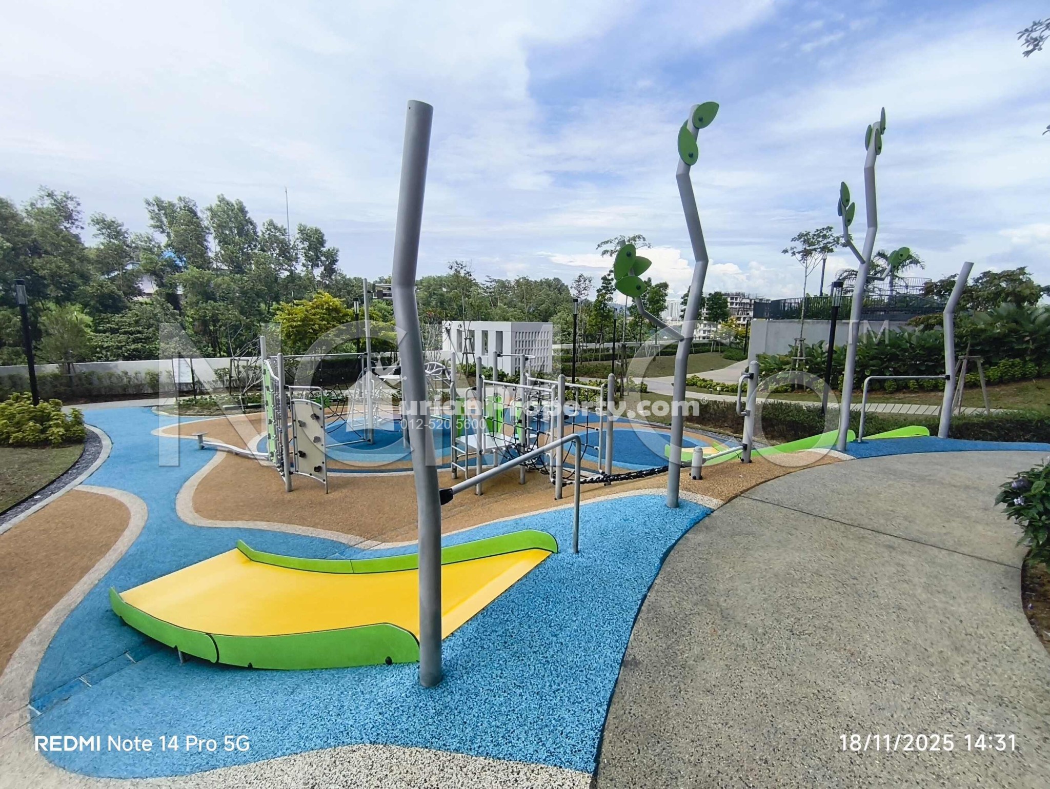 Condo For Auction at Emerald Hills