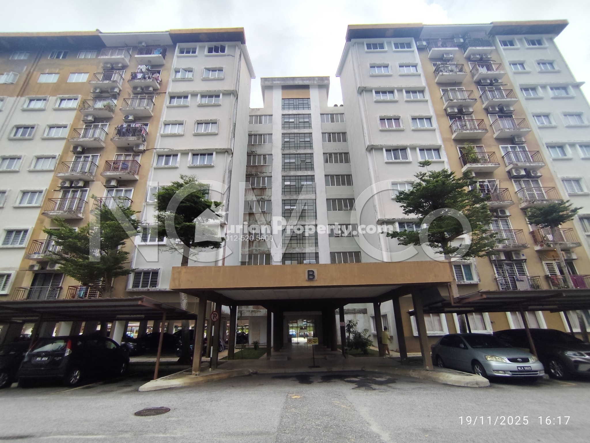 Apartment For Auction at Tiara Hatamas