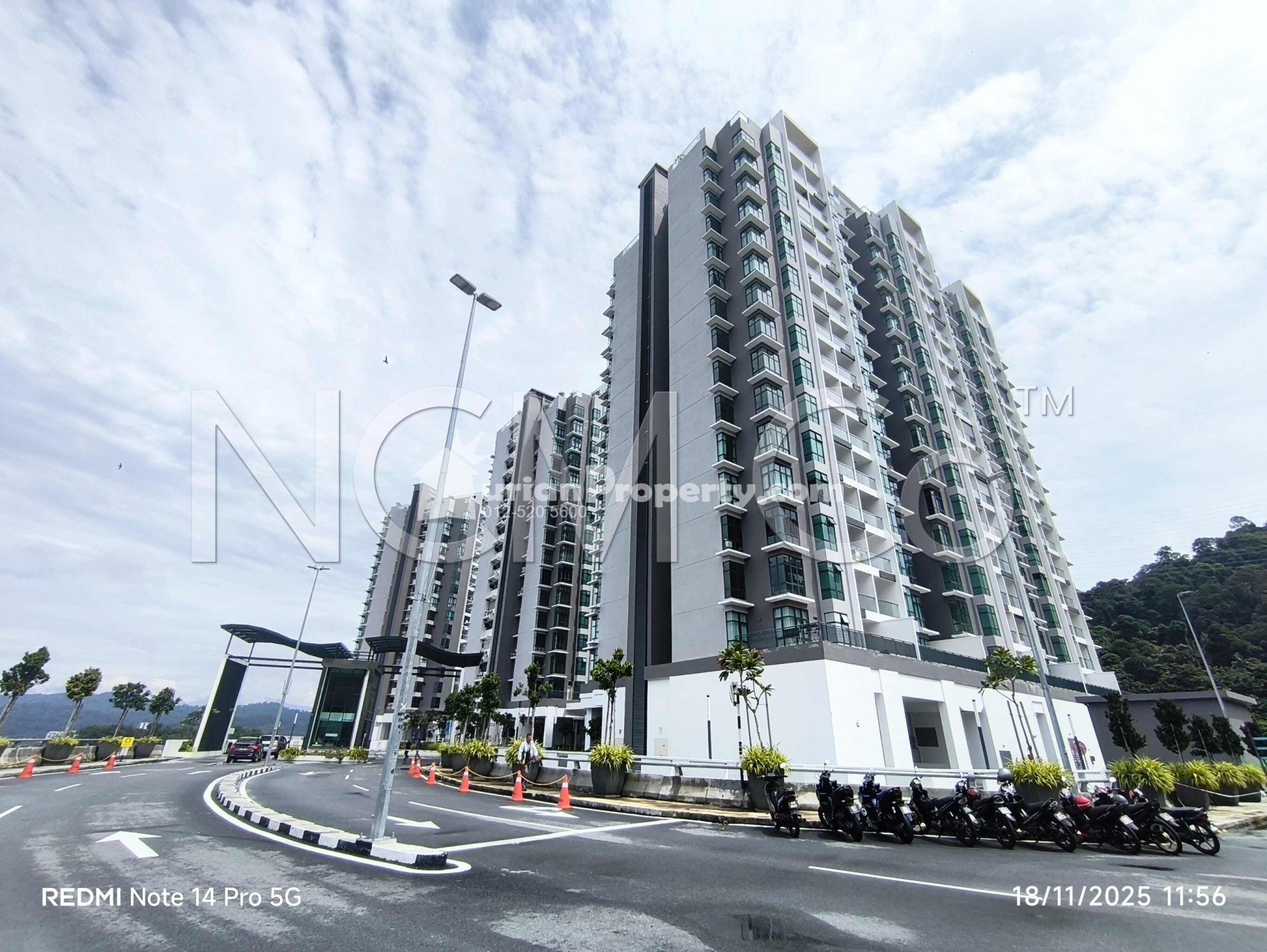 Condo For Auction at Brezza Hill