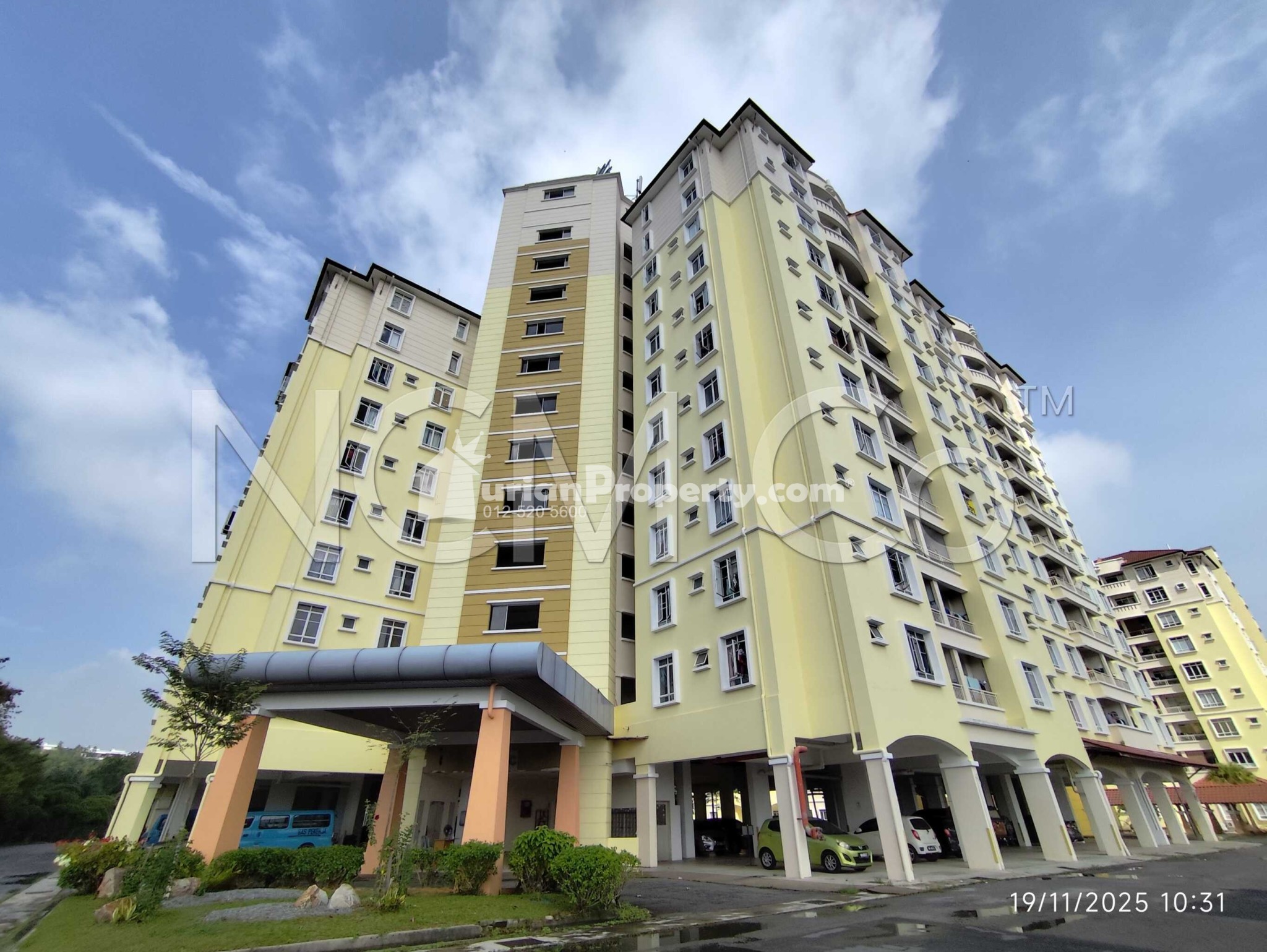 Condo For Auction at Desaria Villa