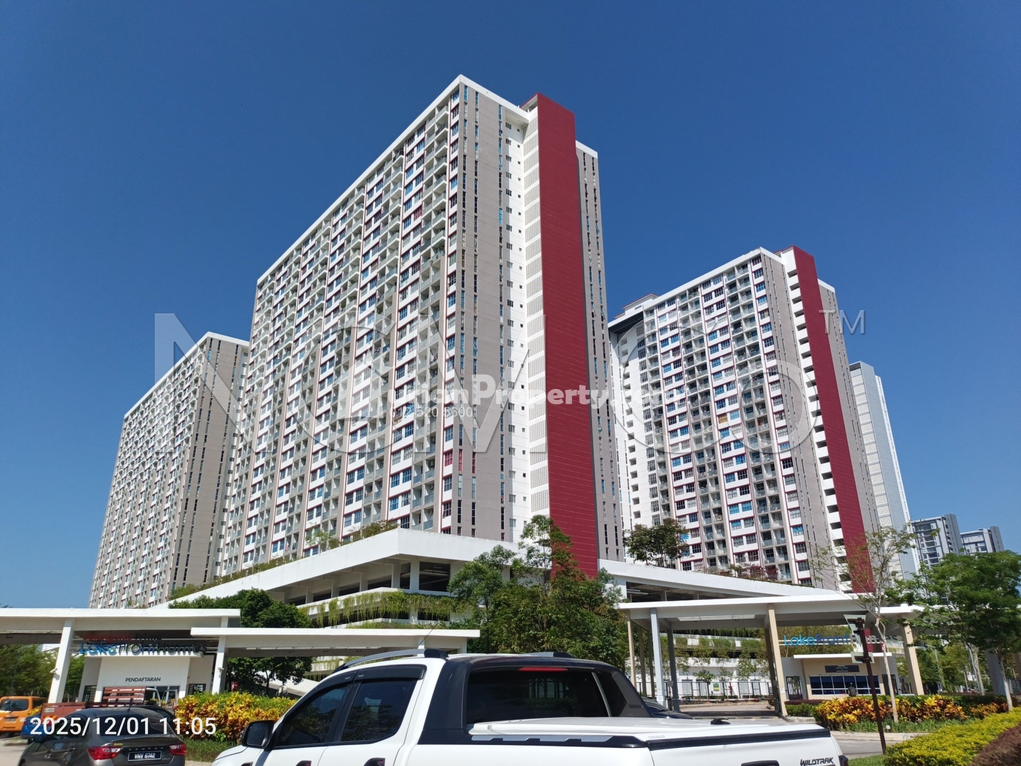 Serviced Residence For Auction at Lakefront Homes