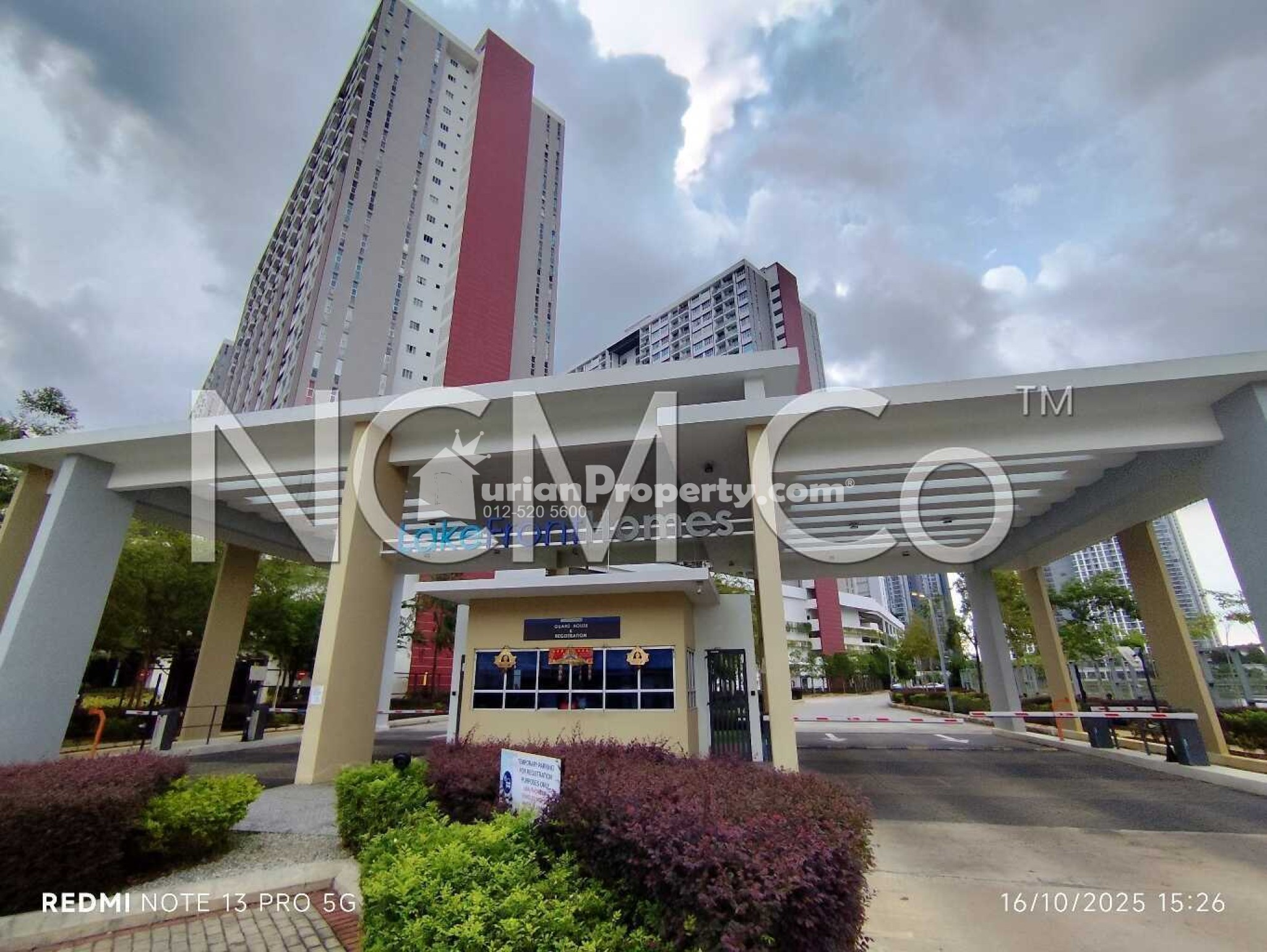 Apartment For Auction at Lakefront Residence