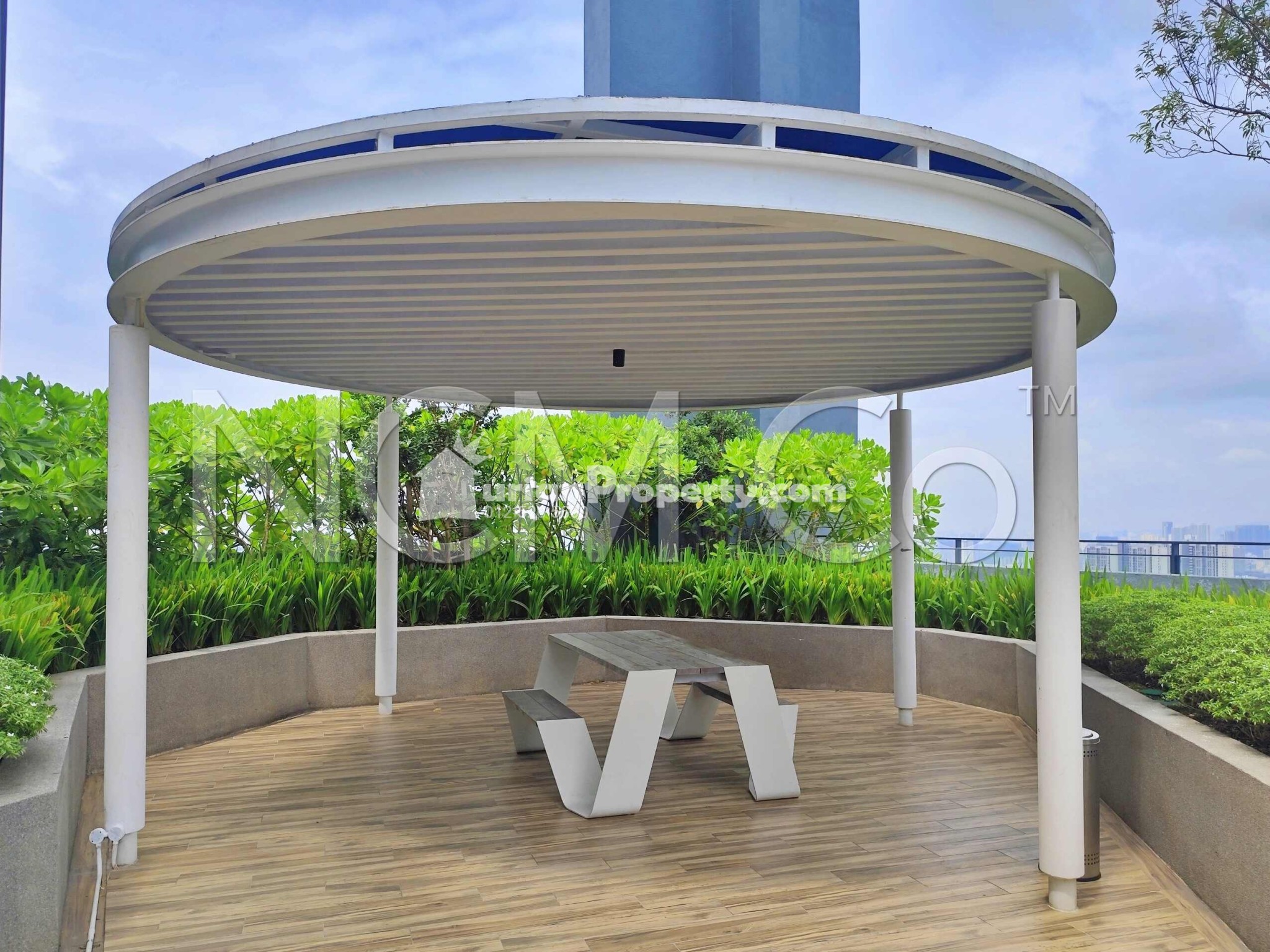 Serviced Residence For Auction at 8th & Stellar