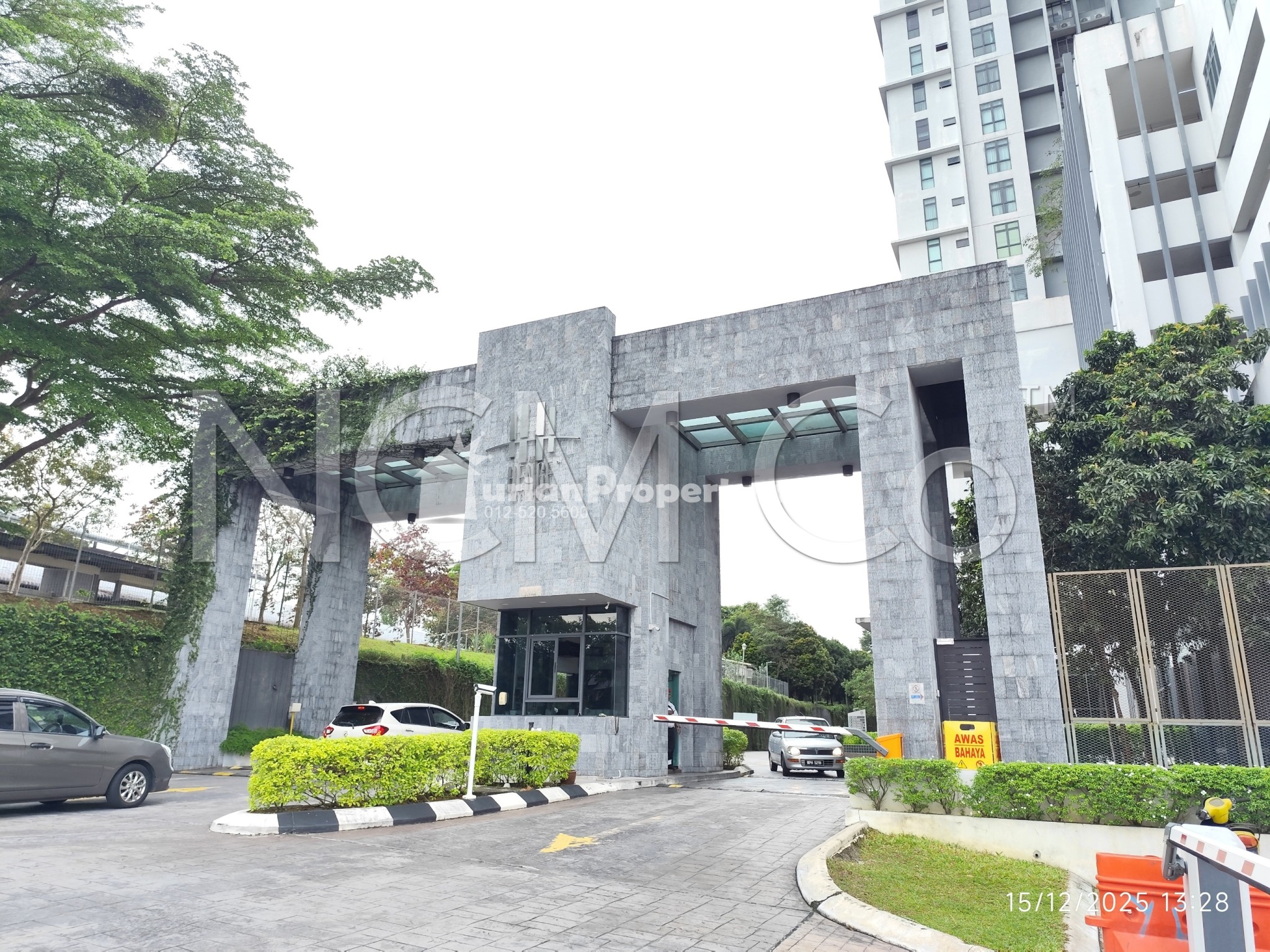 Condo For Auction at The Henge