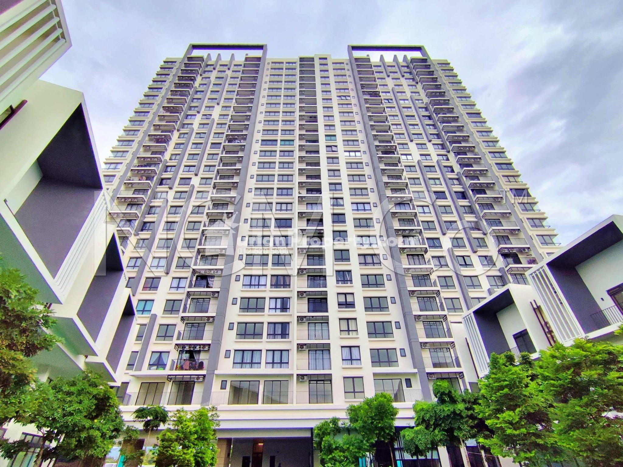 Condo For Auction at Alstonia