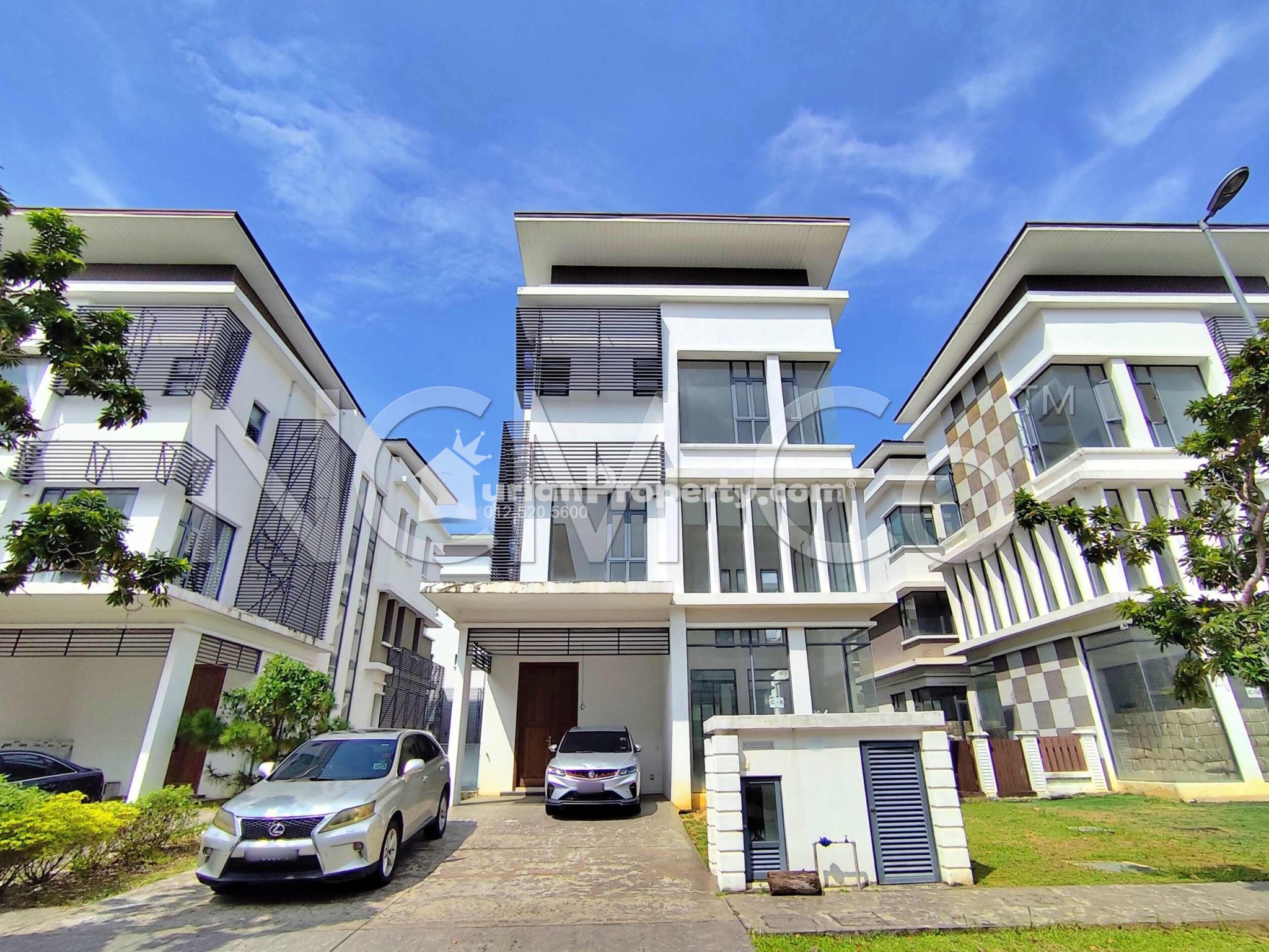 Bungalow House For Auction at Residence 33