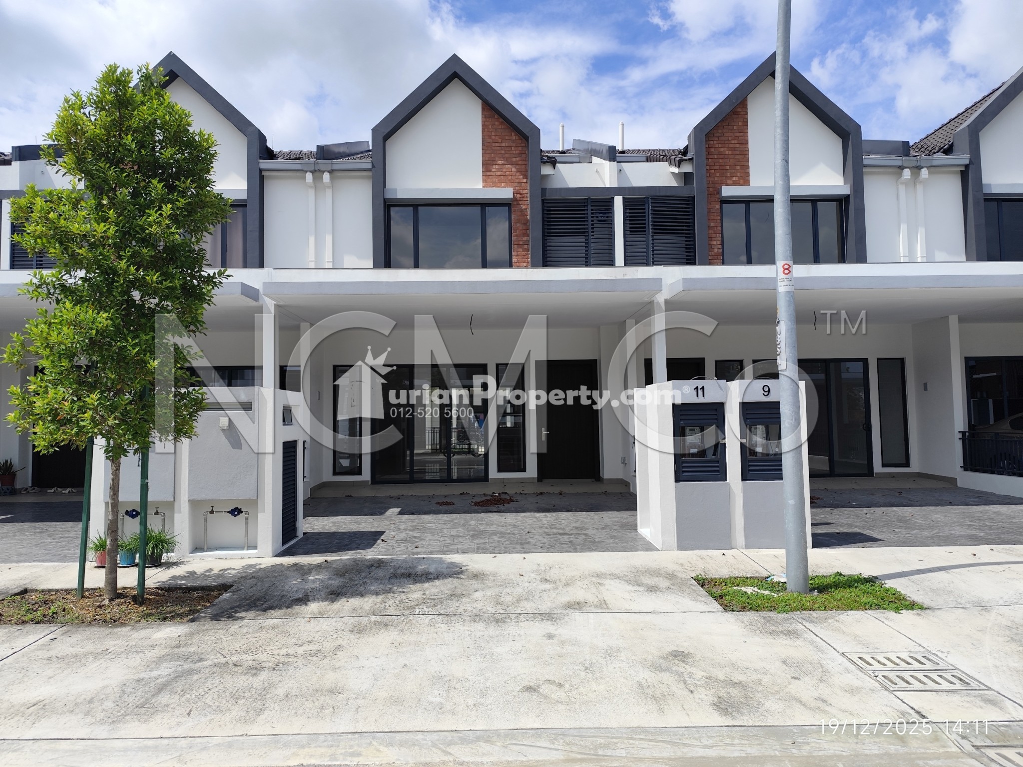 Terrace House For Auction at Elmina Gardens