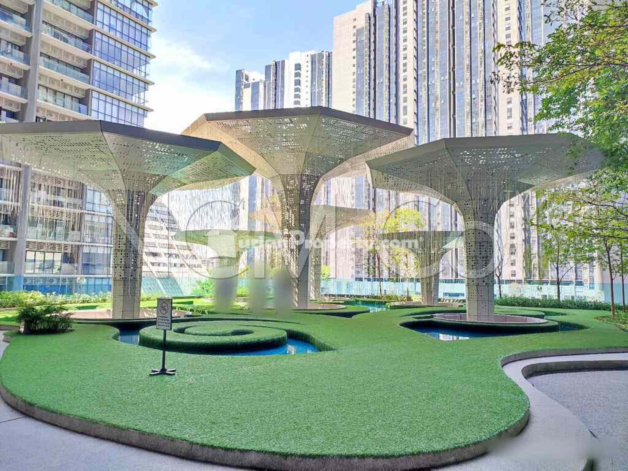 Office For Auction at Arte Plus