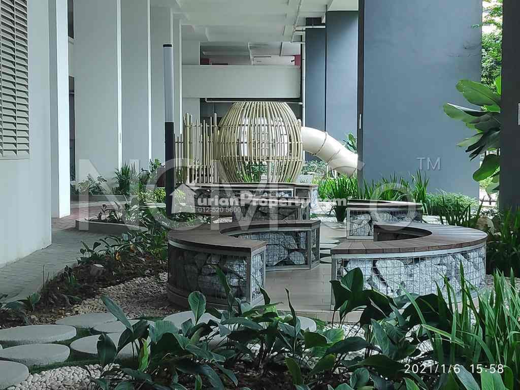 Office For Auction at Arte Plus