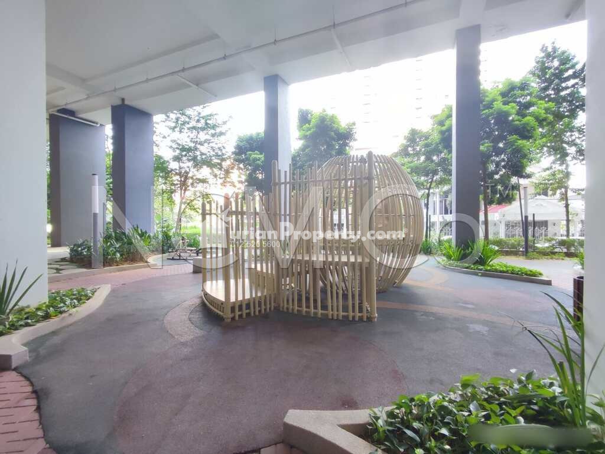 Office For Auction at Arte Plus