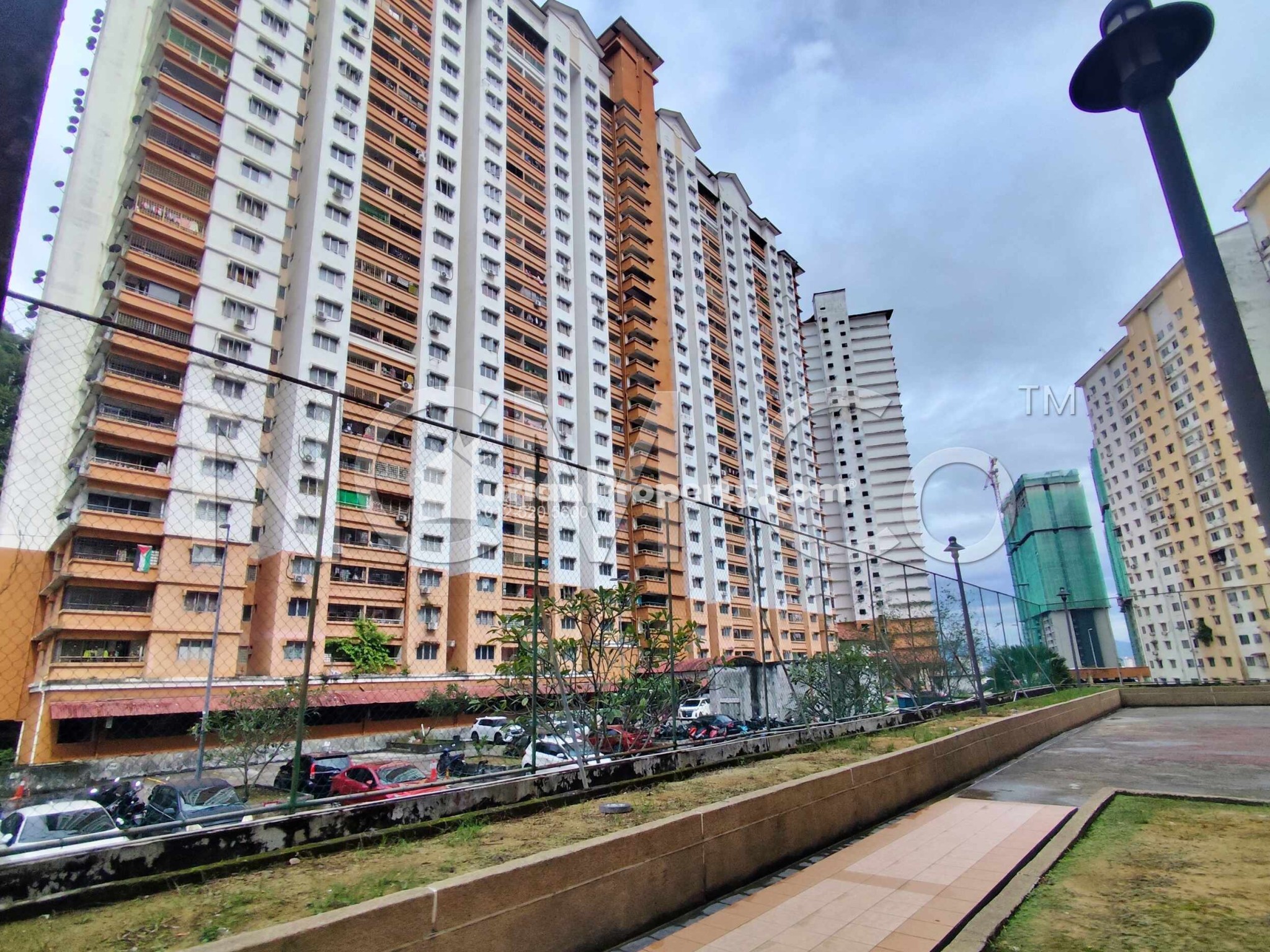 Apartment For Auction at Flora Damansara Apartment