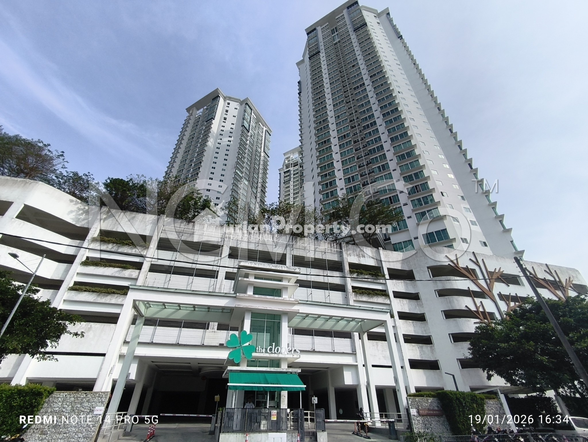 Condo For Auction at The Clovers