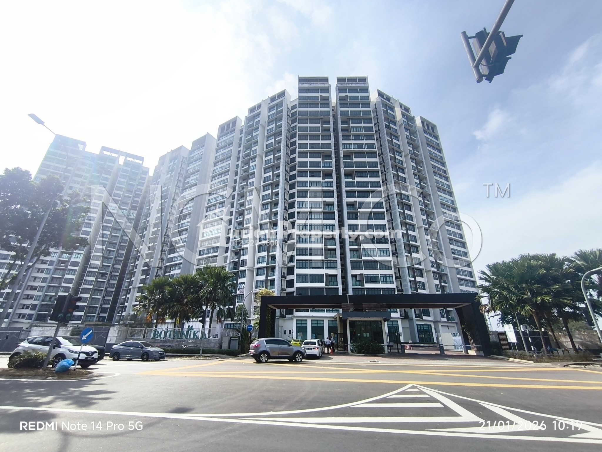 Apartment For Auction at Botanika