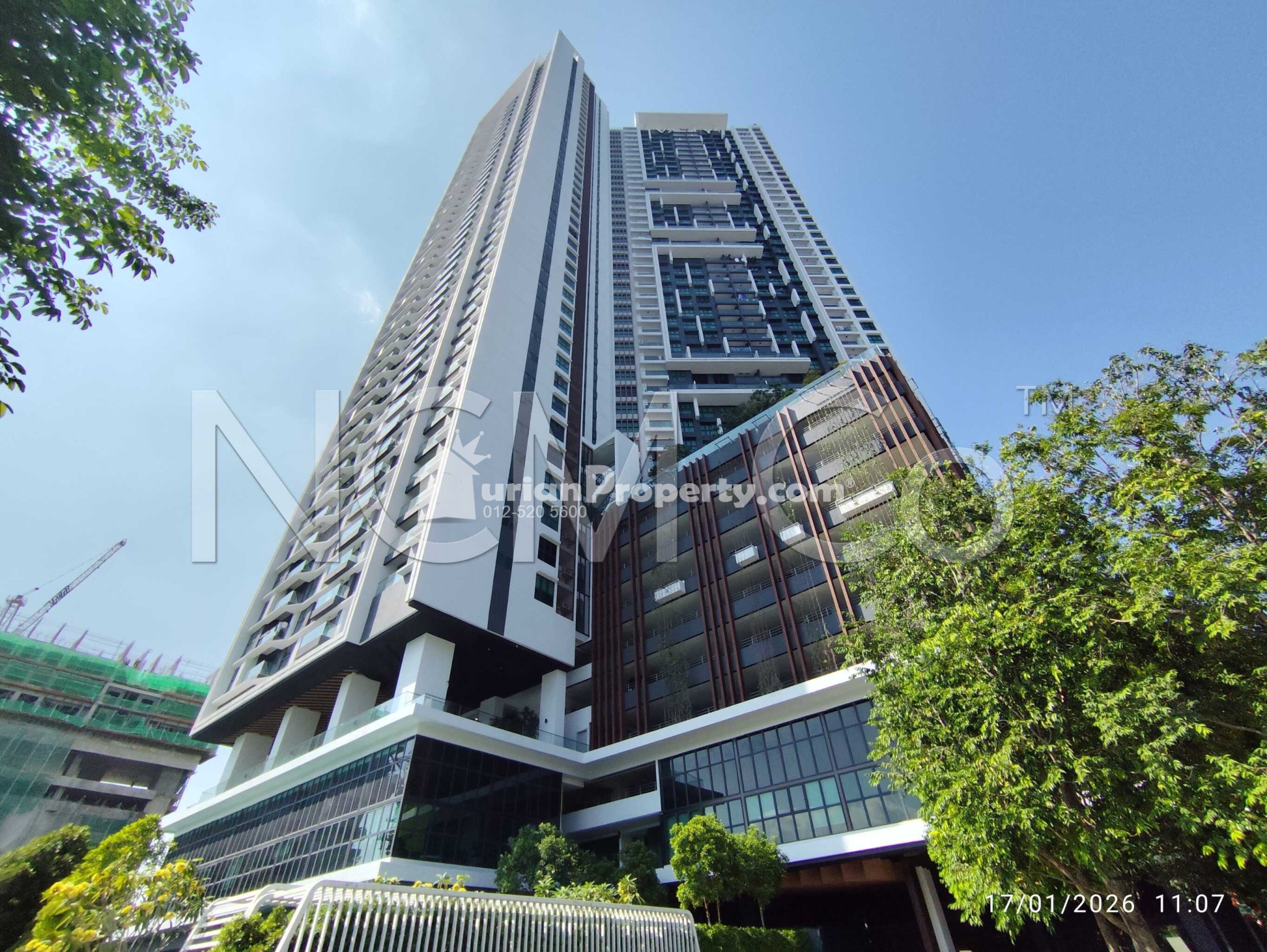 Apartment For Auction at The Valley Residence