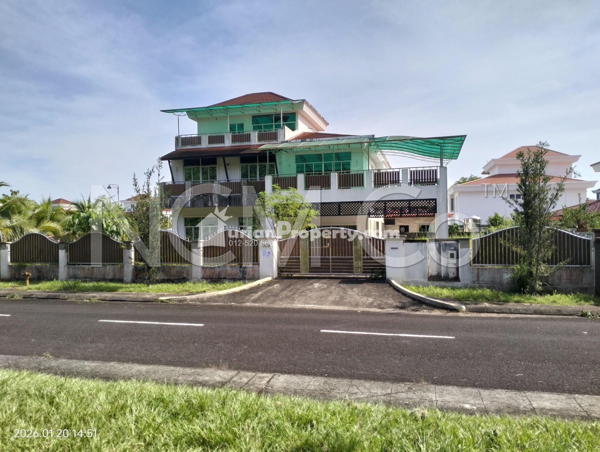 Bungalow House For Auction at Bandar Sri Indah