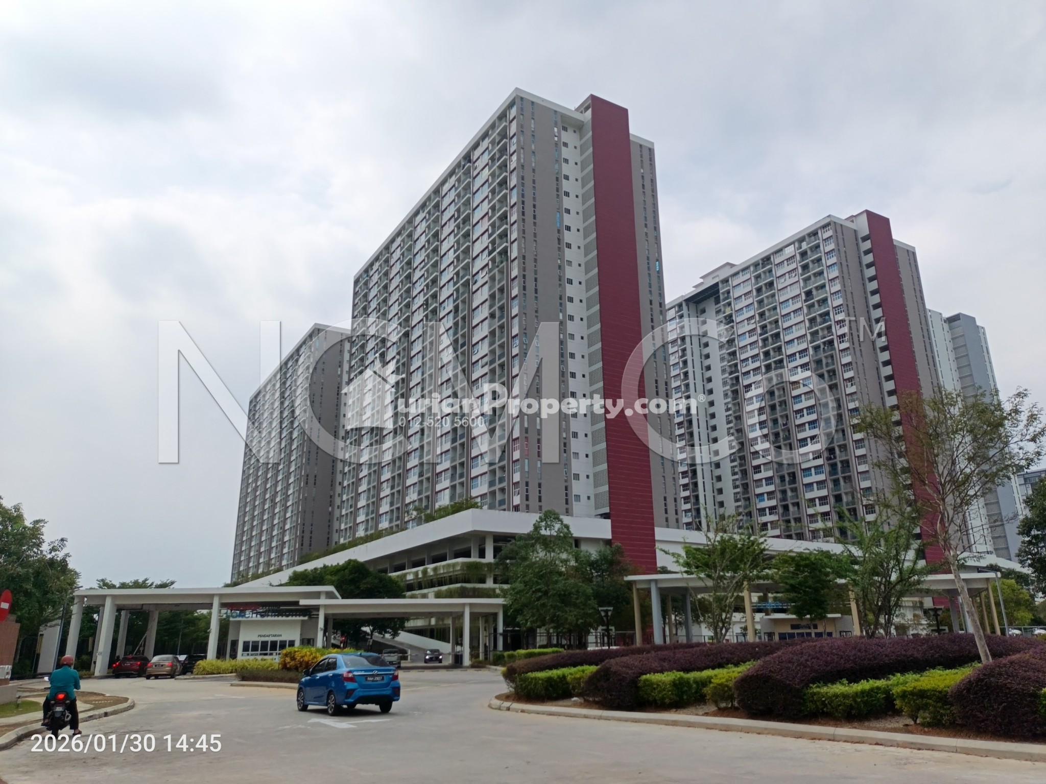 Apartment For Auction at Lakefront Homes