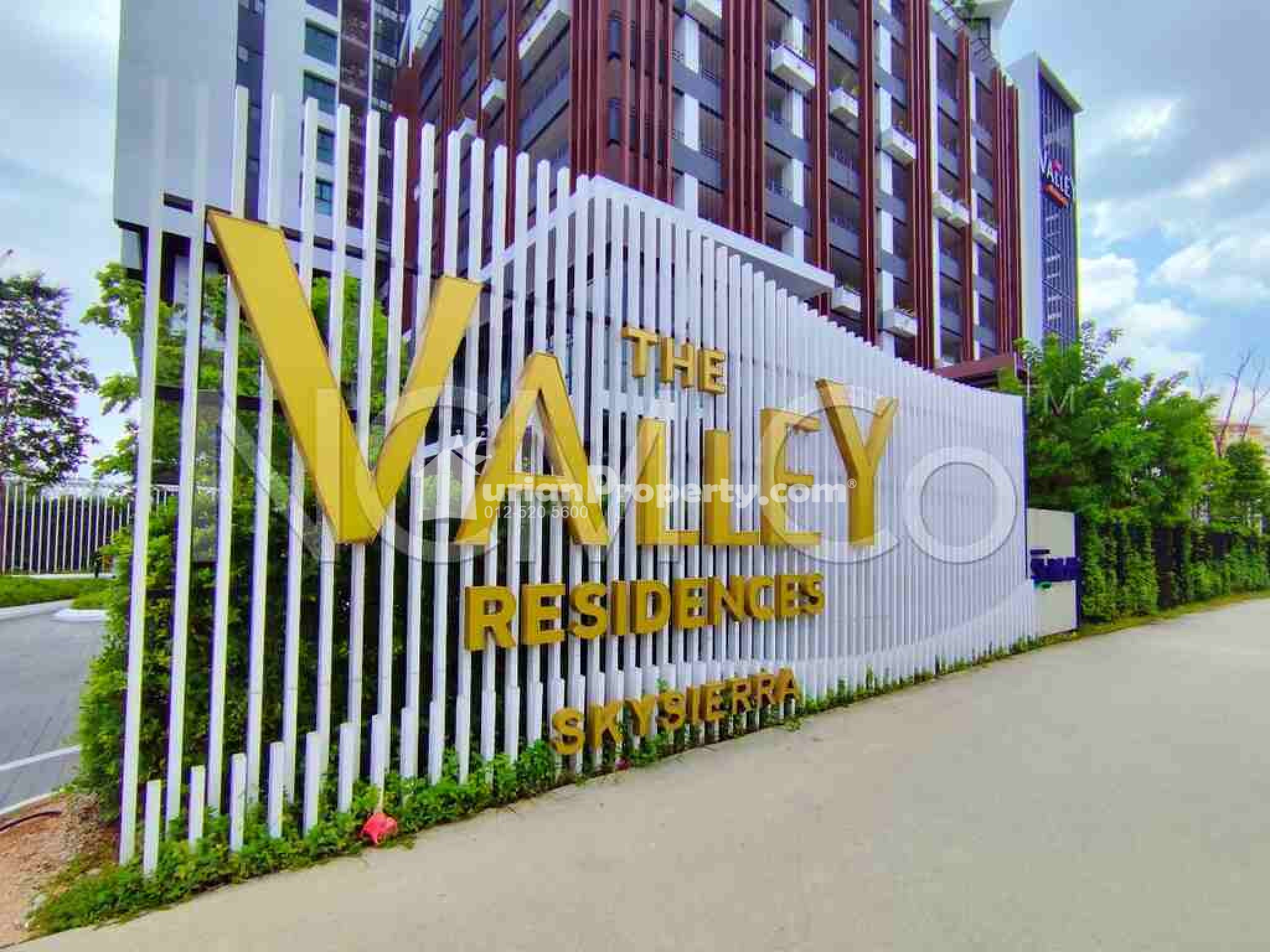 Apartment For Auction at The Valley Residence