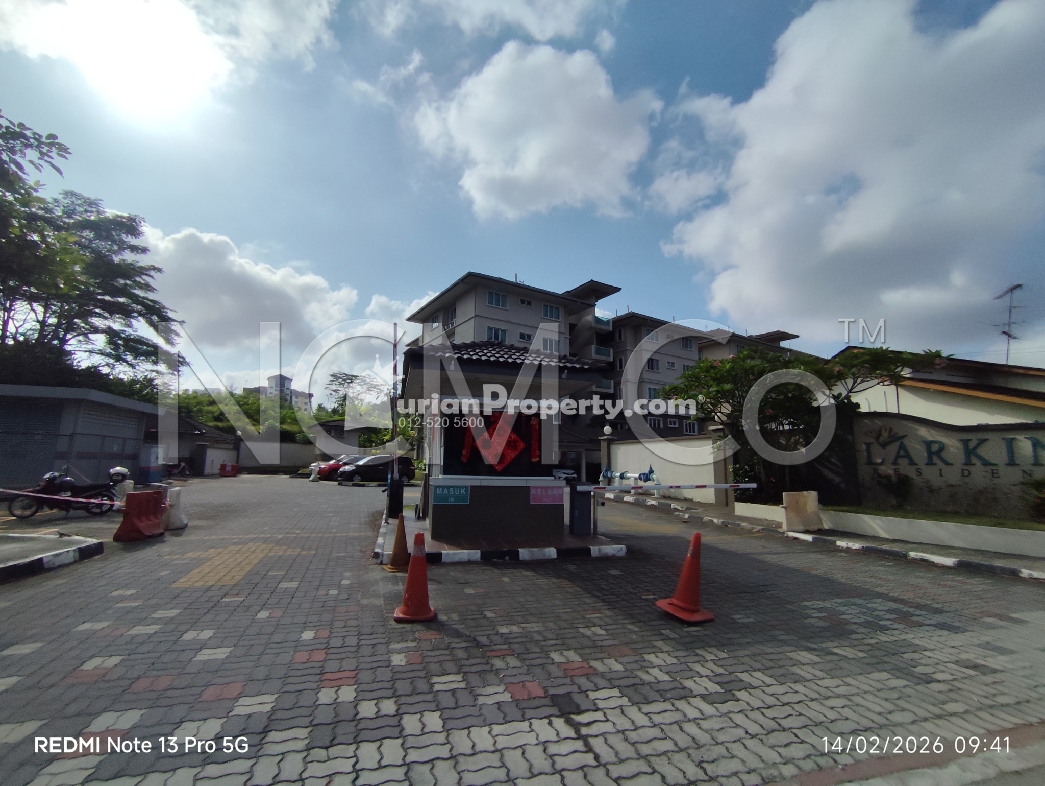 Apartment For Auction at Larkin Residence