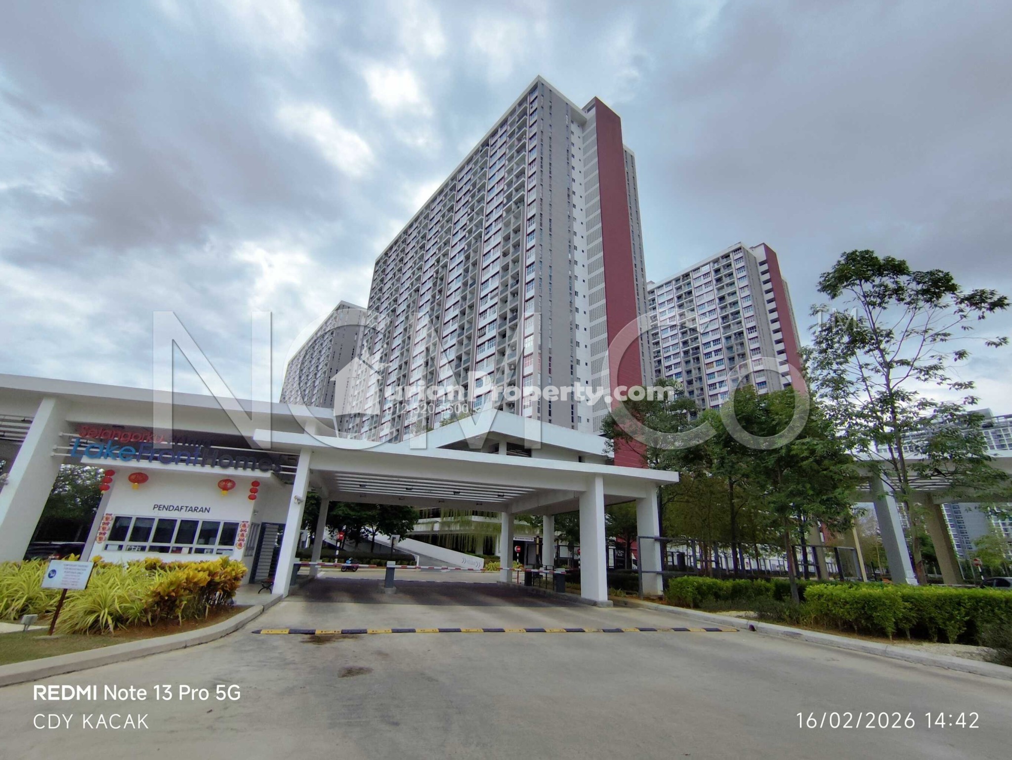 Apartment For Auction at Lakefront Homes