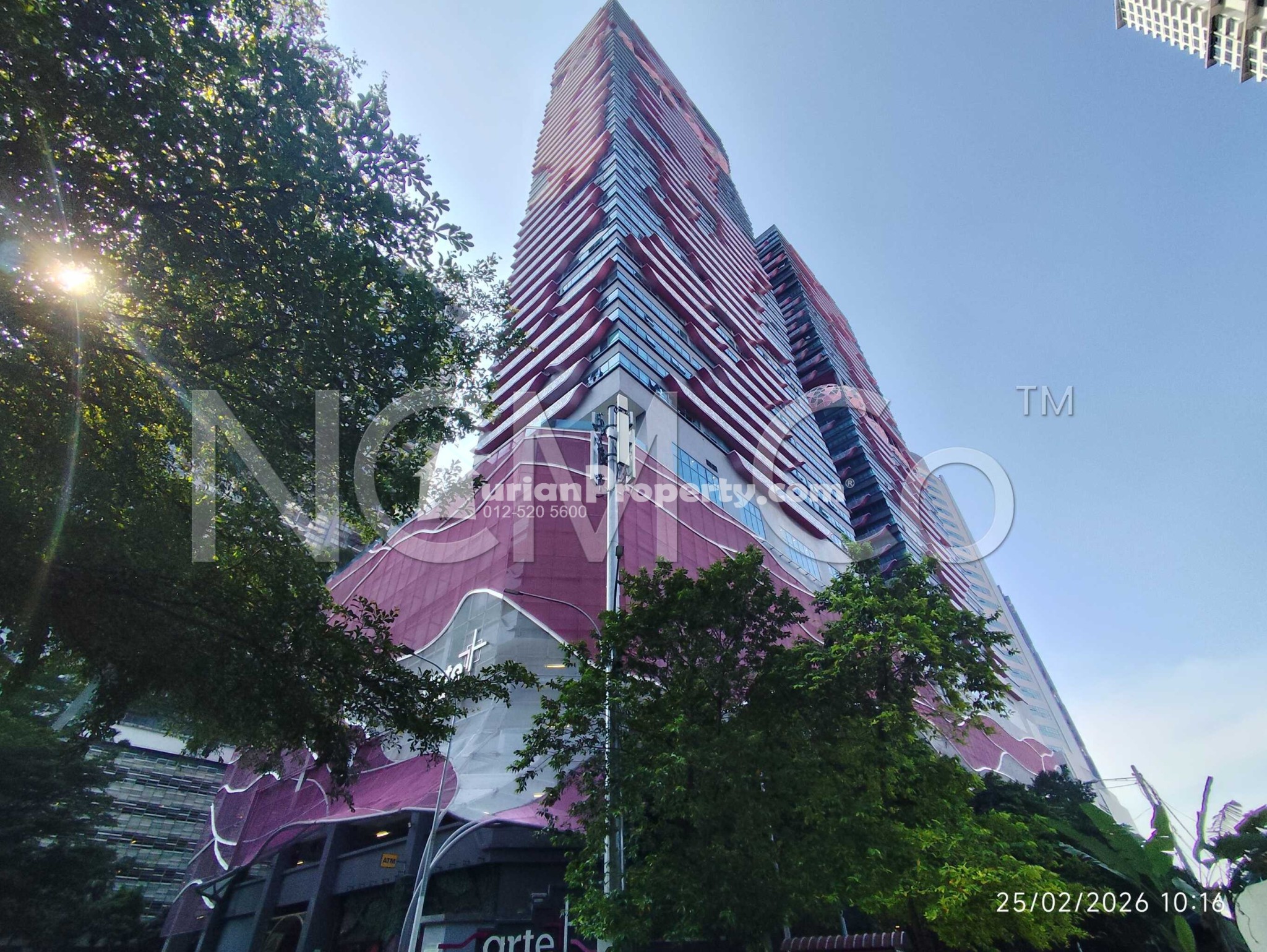 Office For Auction at Arte Plus