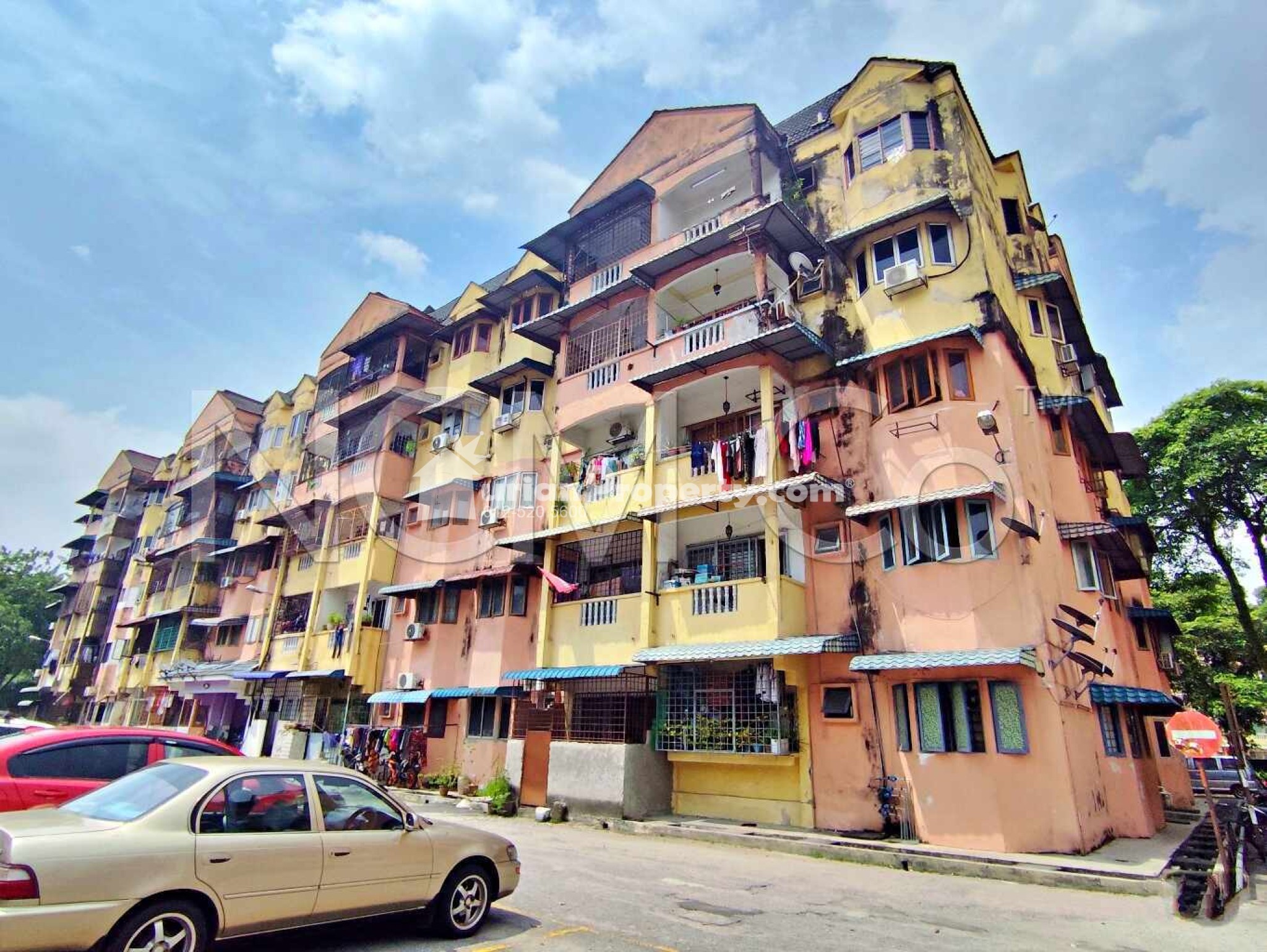 Apartment For Auction at Mediterranean Apartment