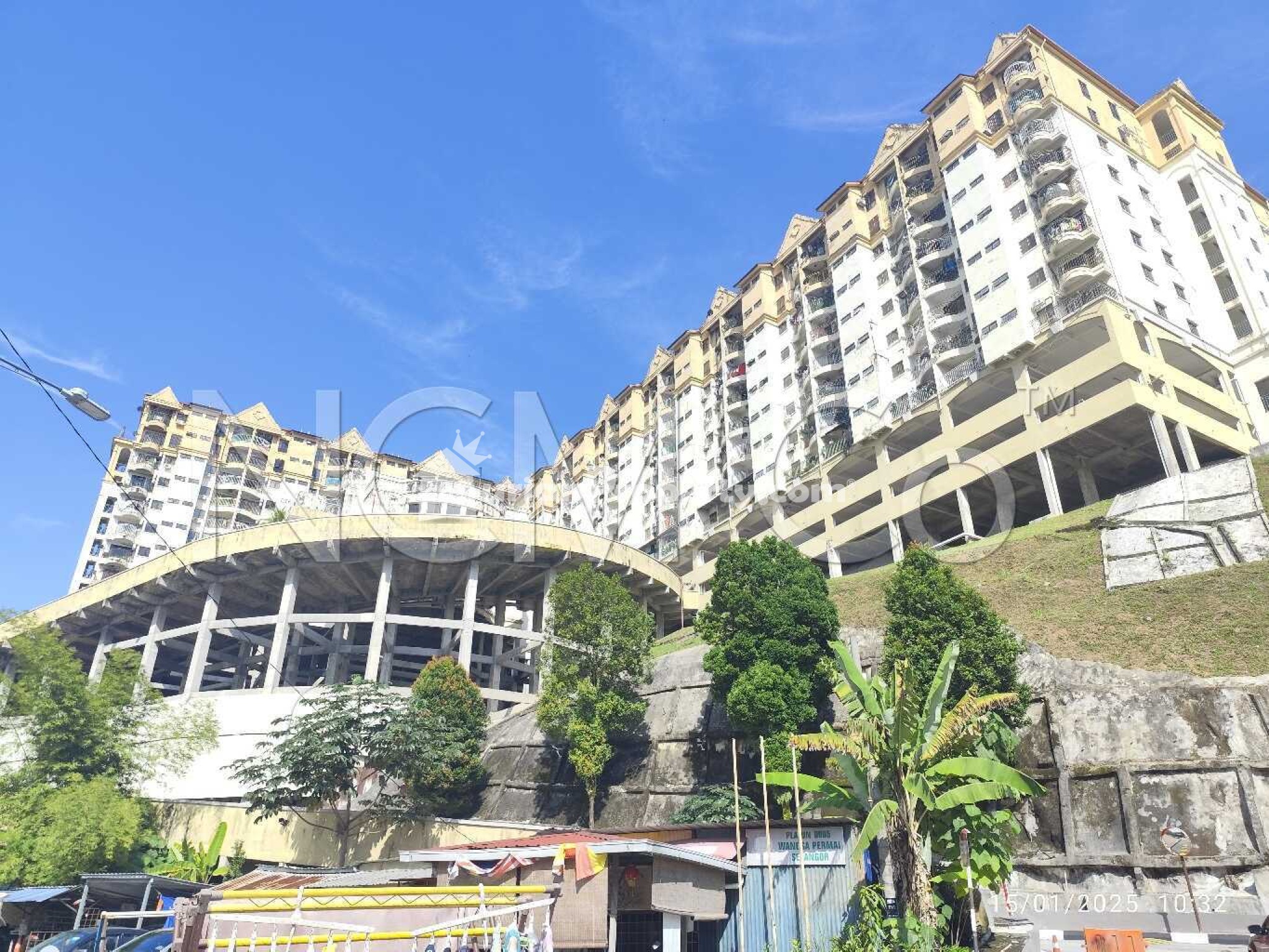 Apartment For Auction at Ixora Apartment