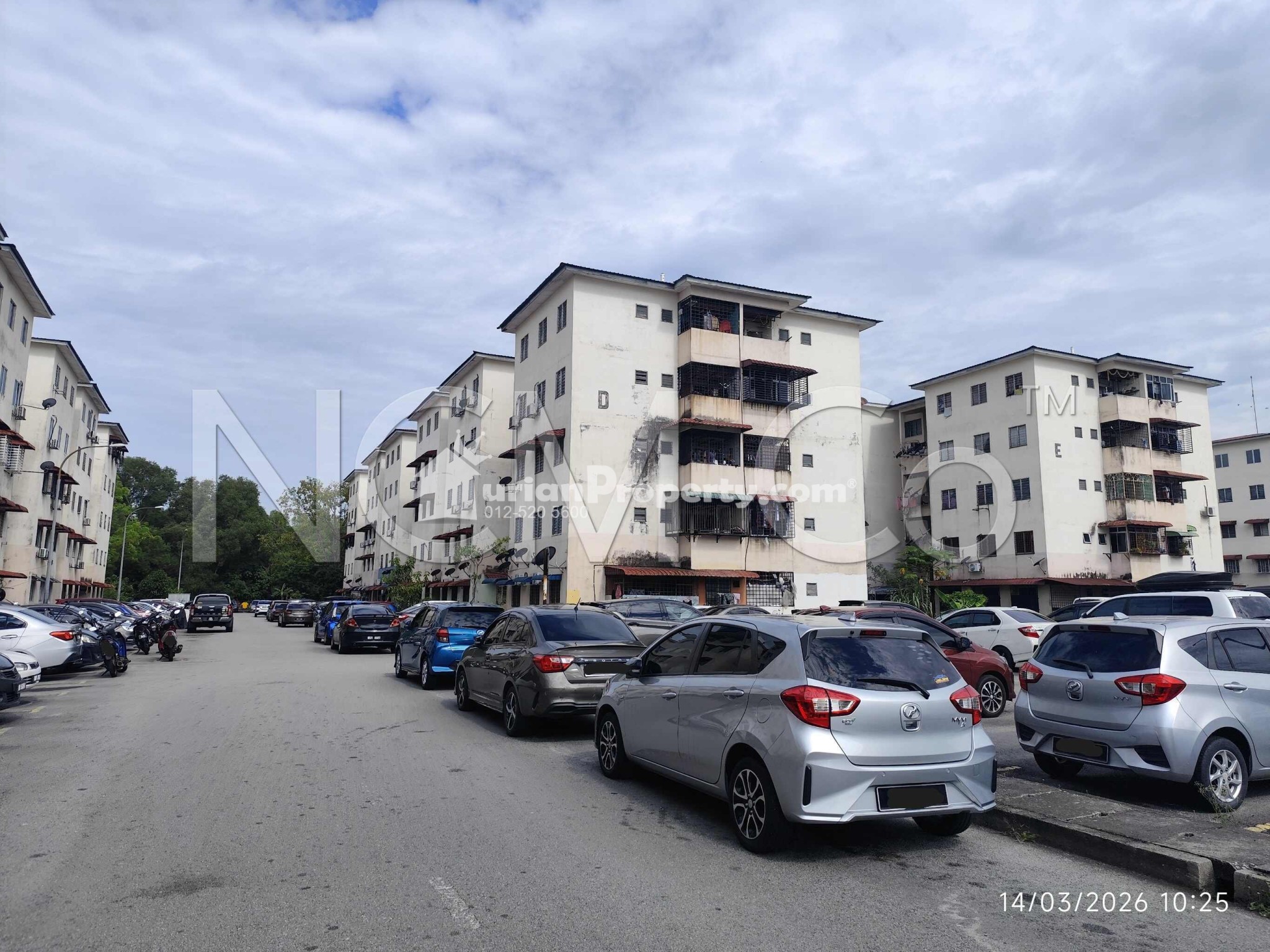 Flat For Auction at Puchong Utama Court 1