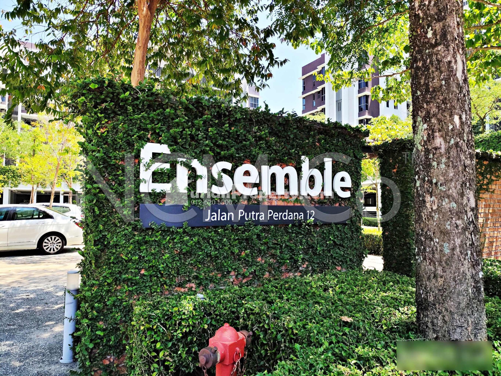 Terrace House For Auction at The Glades