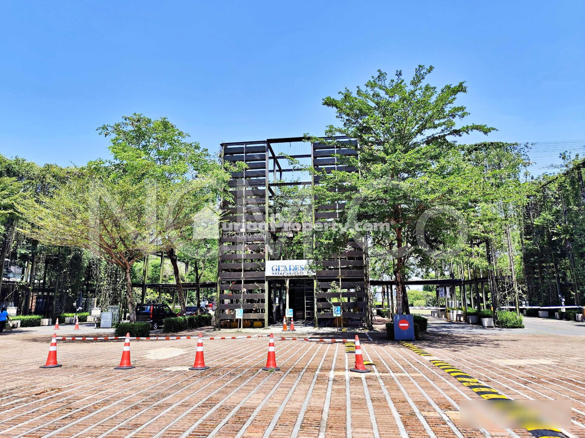 Terrace House For Auction at The Glades