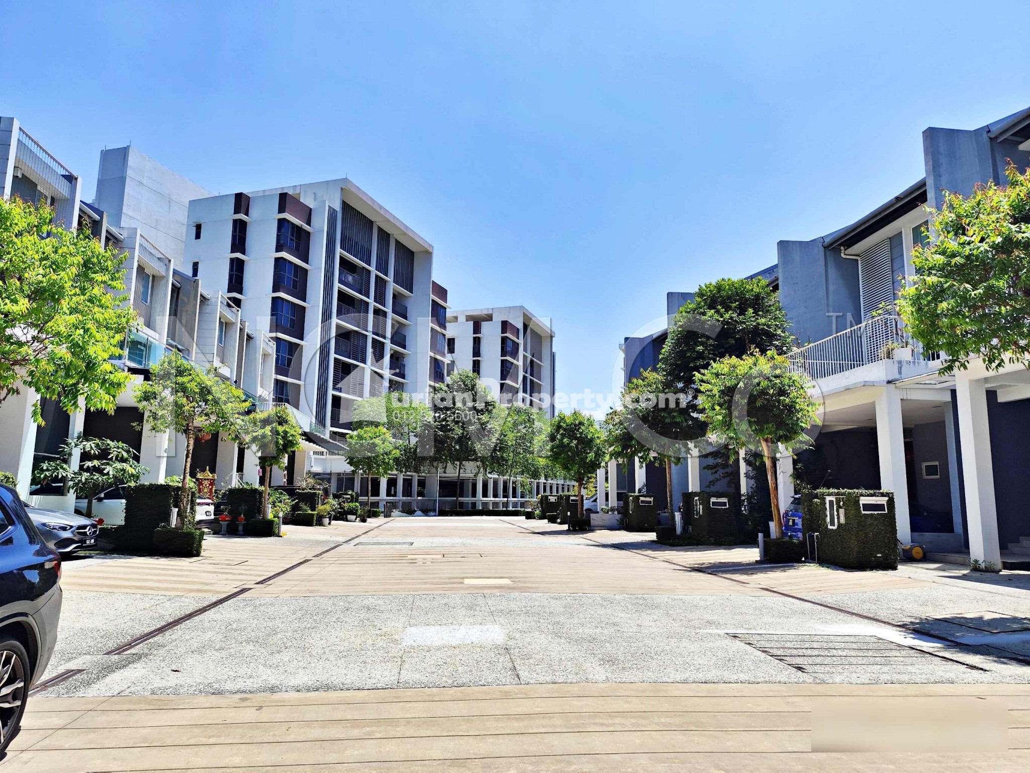 Terrace House For Auction at The Glades