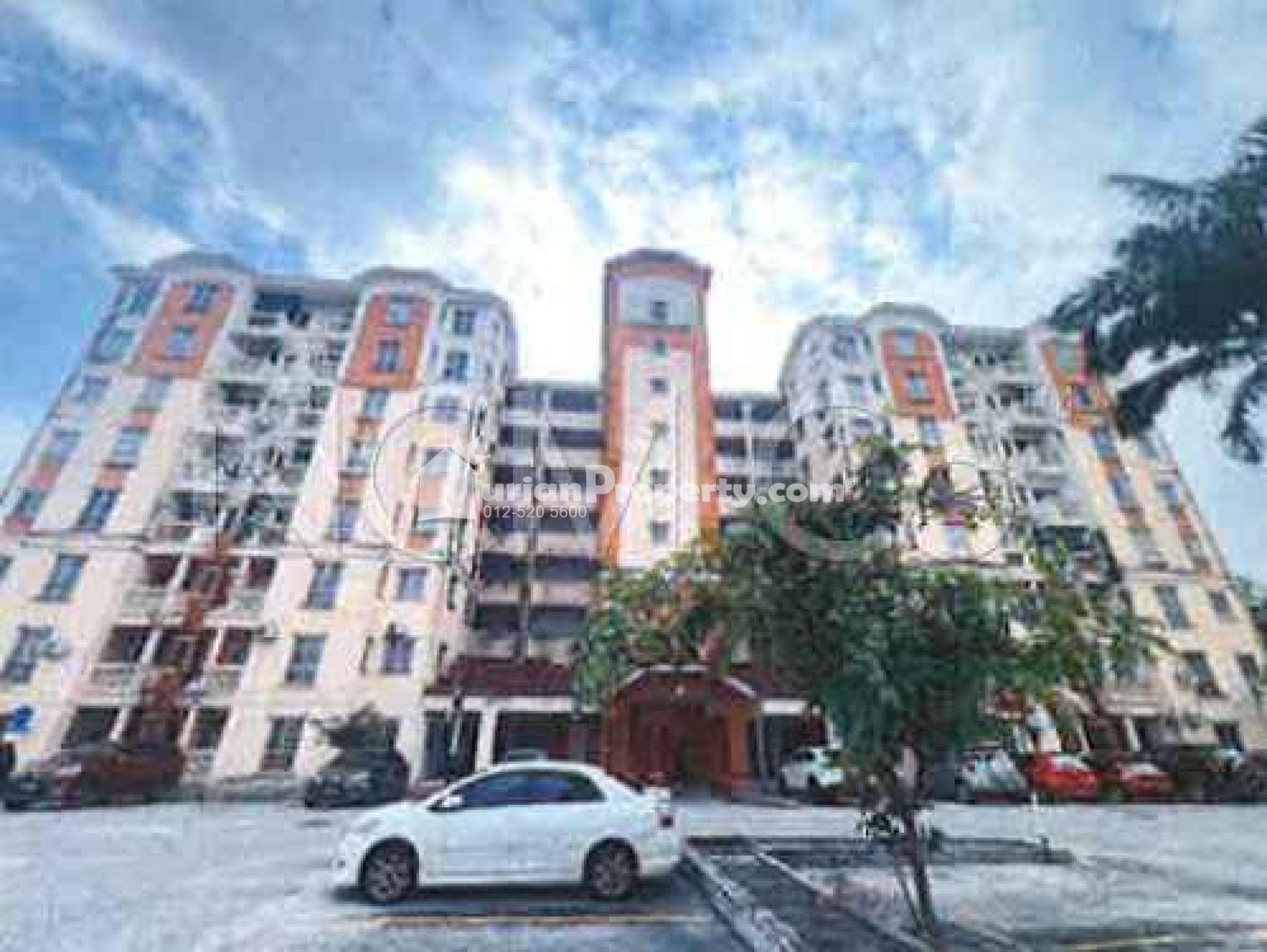 Apartment For Auction at Danaumas Apartment